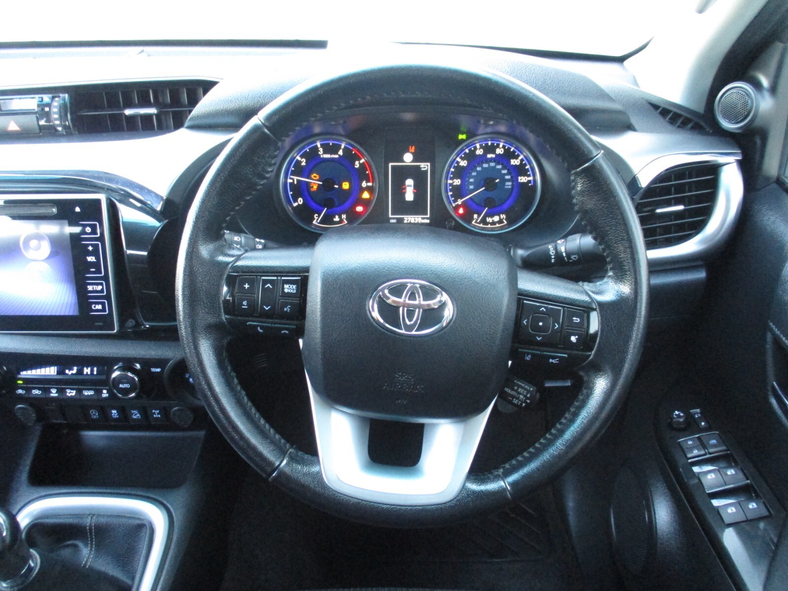 Toyota Hilux Invincible D/Cab Pick Up 2.4 D-4D (NX20WFP) image 16