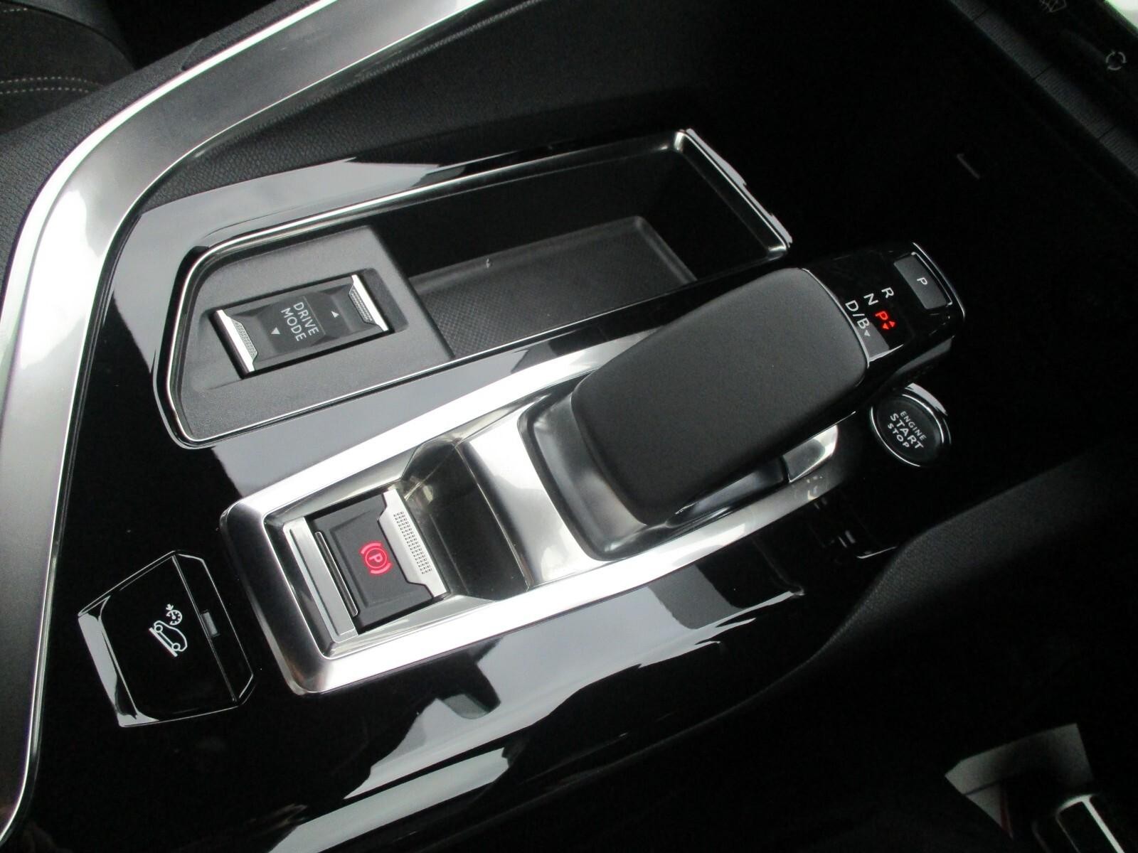 Peugeot 3008 1.6 Hybrid4 300 GT Premium 5dr e-EAT8 (DV22YXX) image 19