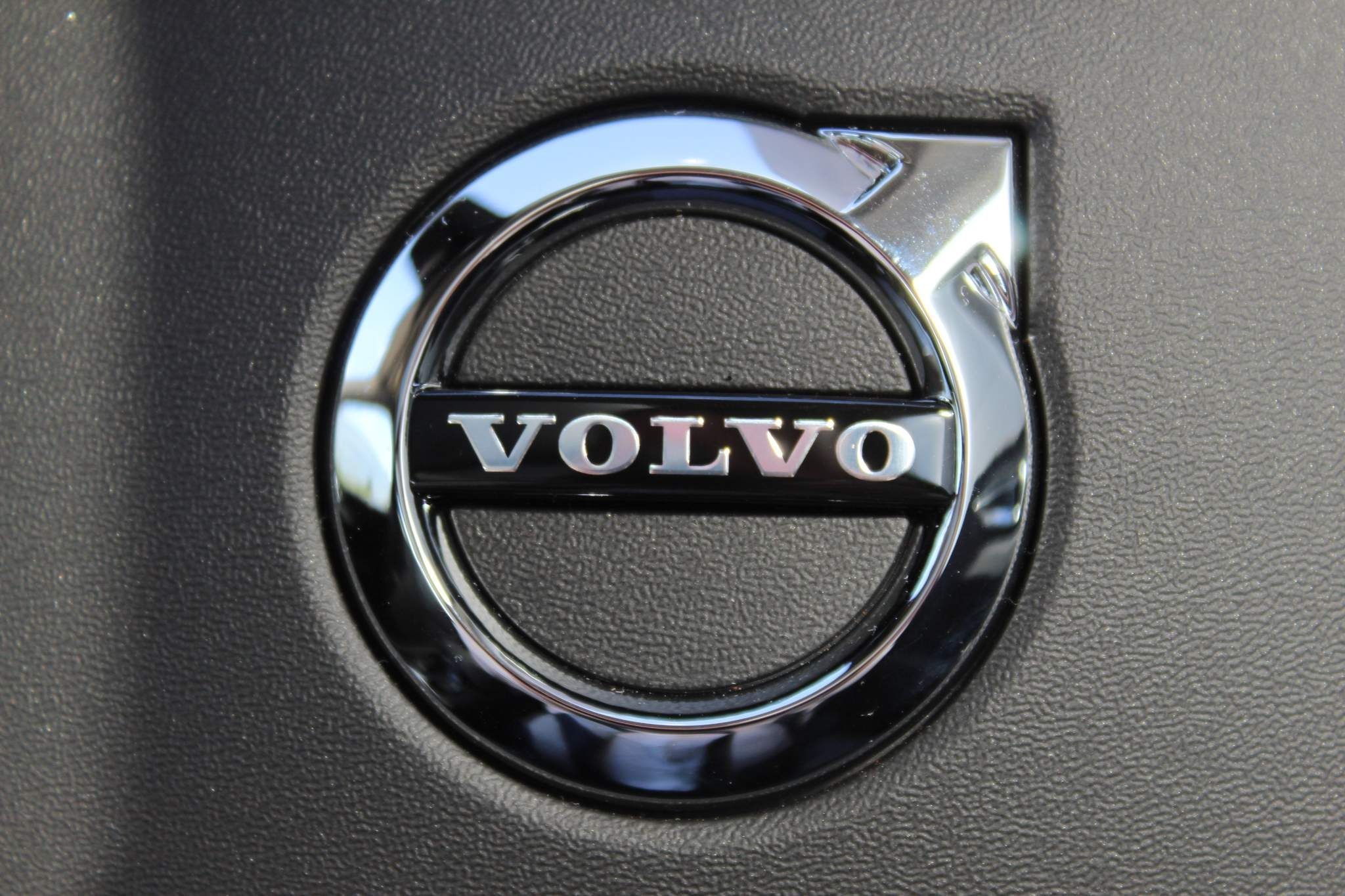 Volvo XC60 Plus Dark T6 AWD (350 hp) (YN23SXF) image 17