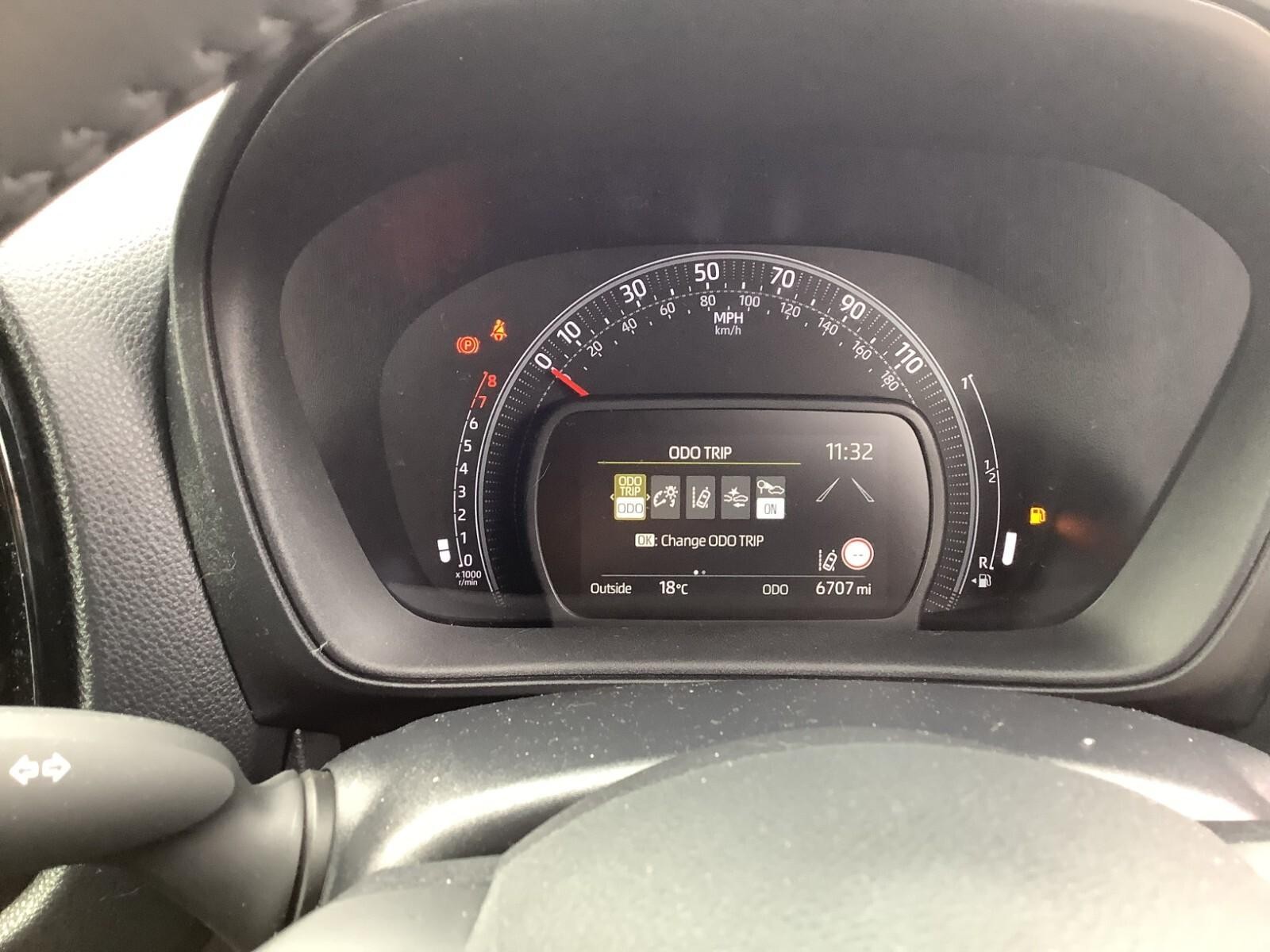 Toyota Aygo X 1.0 VVT-i Edge 5dr (NL72LJA) image 19