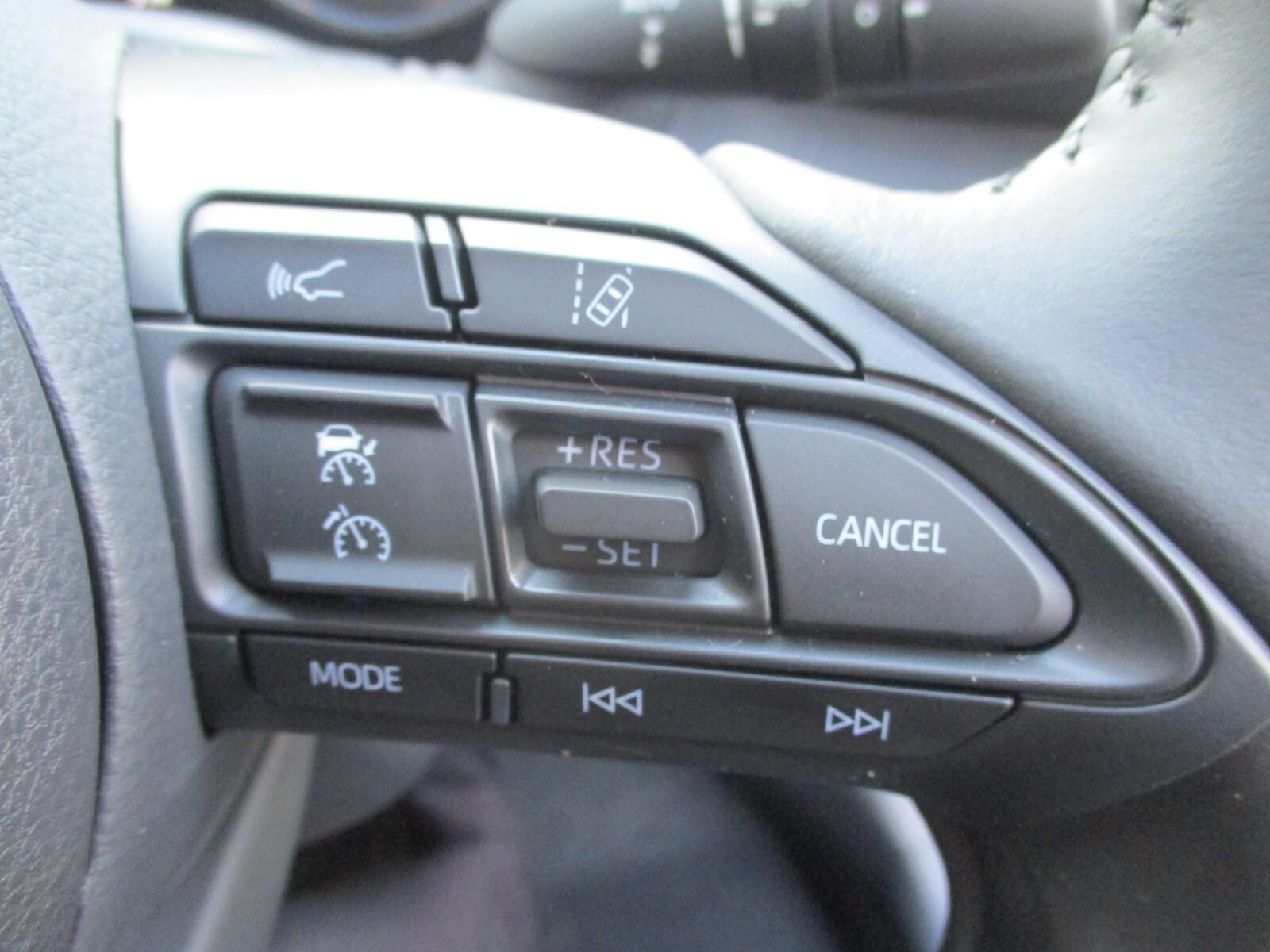 Mazda Mazda2 1.5i Hybrid Select 5dr CVT (YM73UVU) image 11