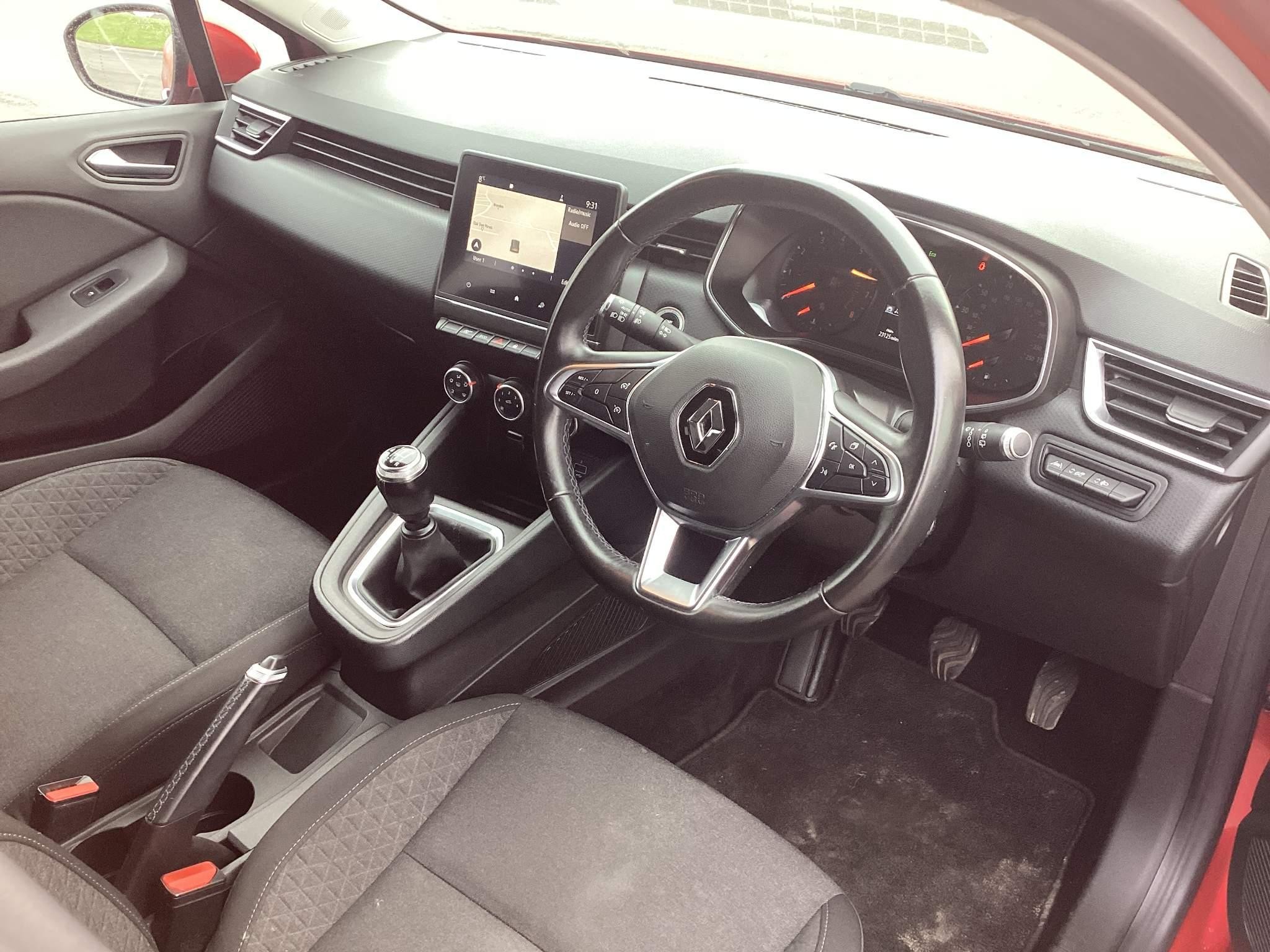 Renault Clio 1.0 TCe 100 Iconic 5dr (DX70YED) image 18
