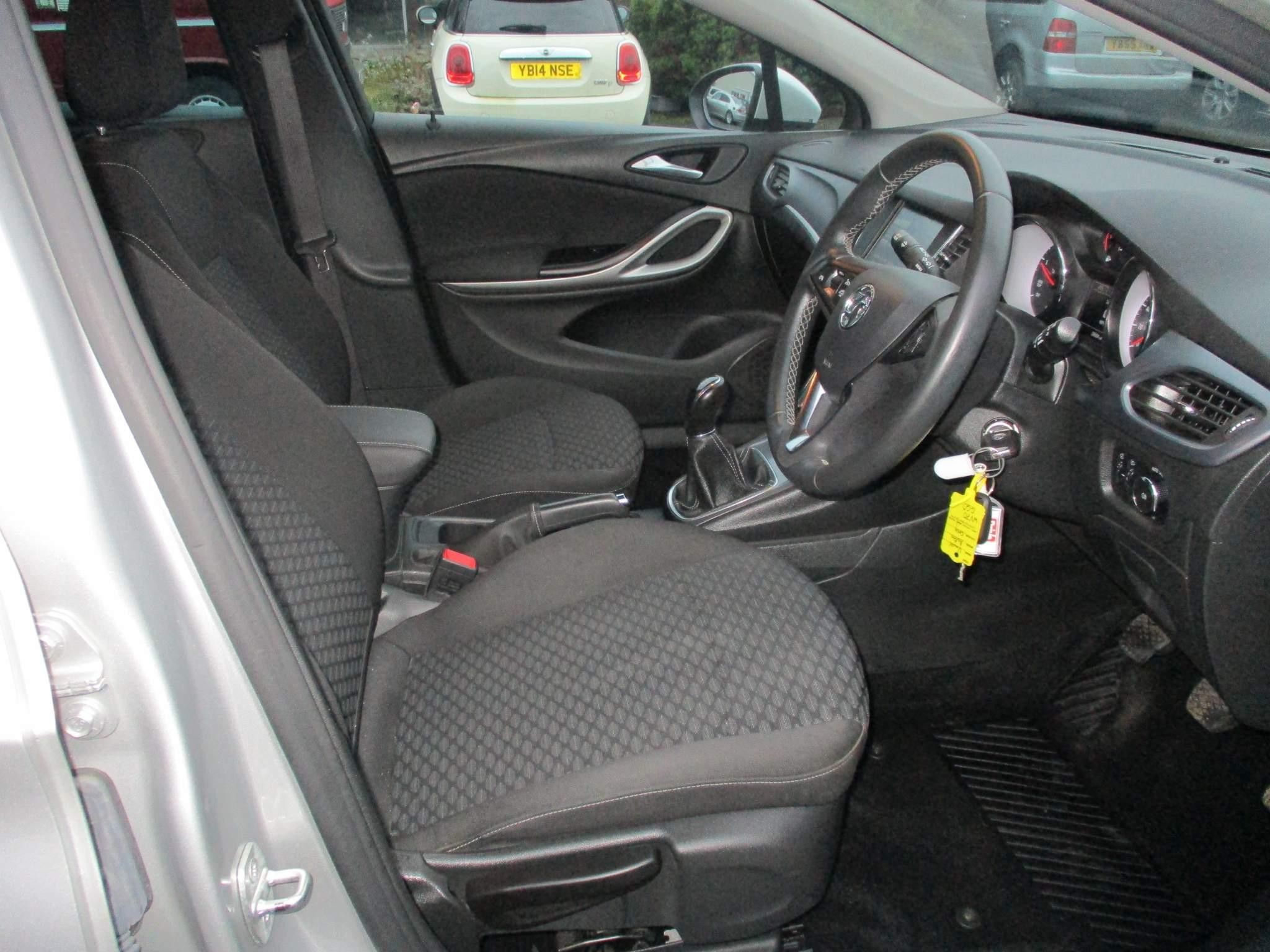 Vauxhall Astra 1.5 Turbo D Business Edition Nav Sports Tourer Euro 6 (s/s) 5dr (WV70GGO) image 9