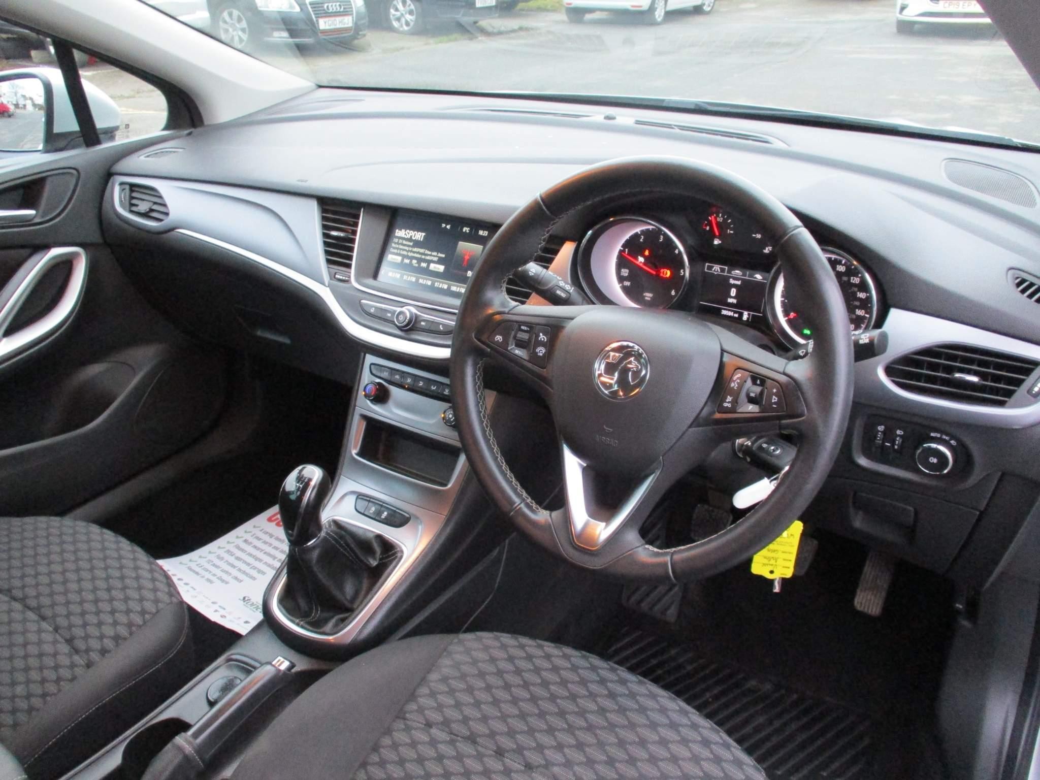 Vauxhall Astra 1.5 Turbo D Business Edition Nav Sports Tourer Euro 6 (s/s) 5dr (WV70GGO) image 10