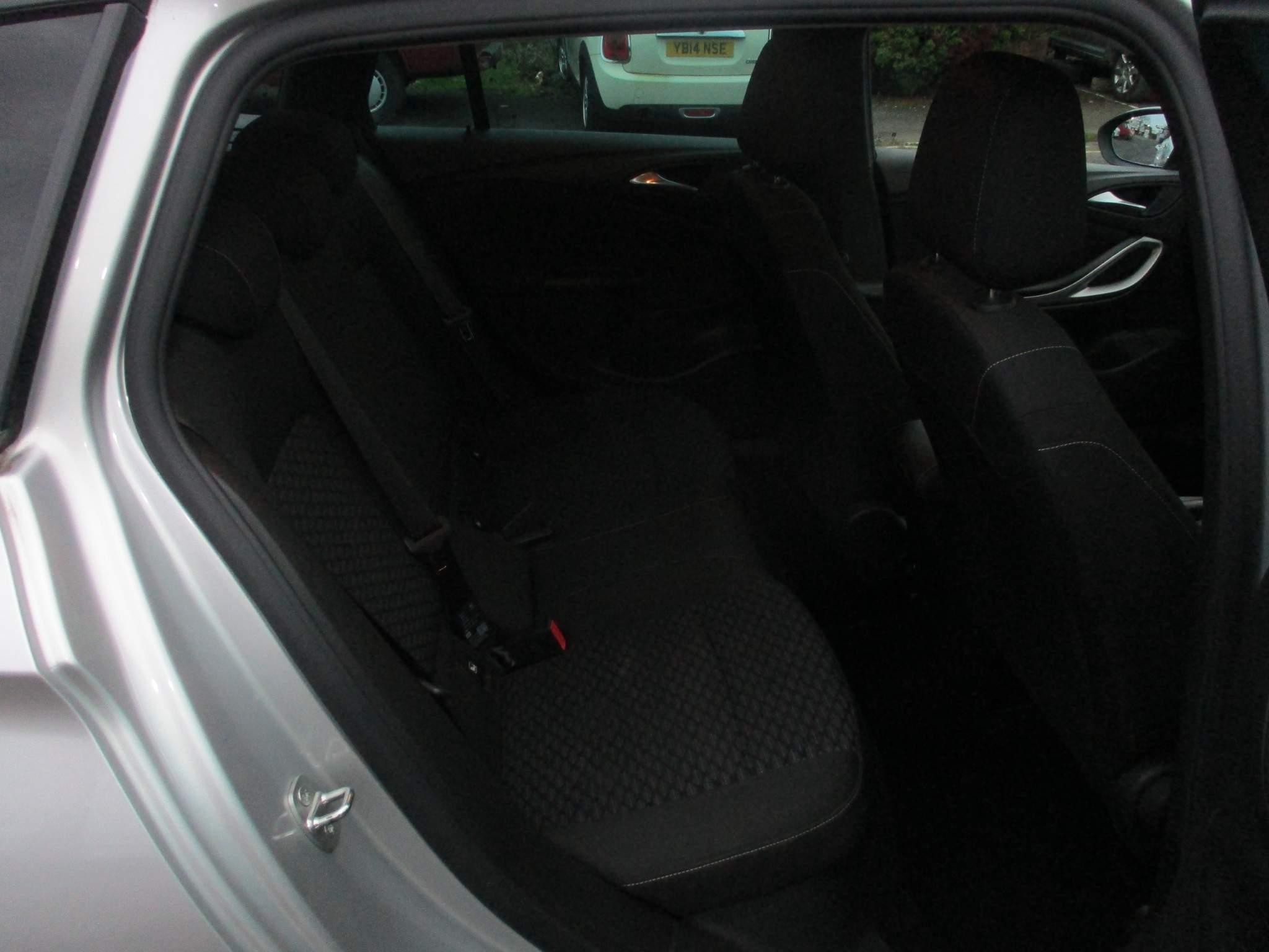 Vauxhall Astra 1.5 Turbo D Business Edition Nav Sports Tourer Euro 6 (s/s) 5dr (WV70GGO) image 12