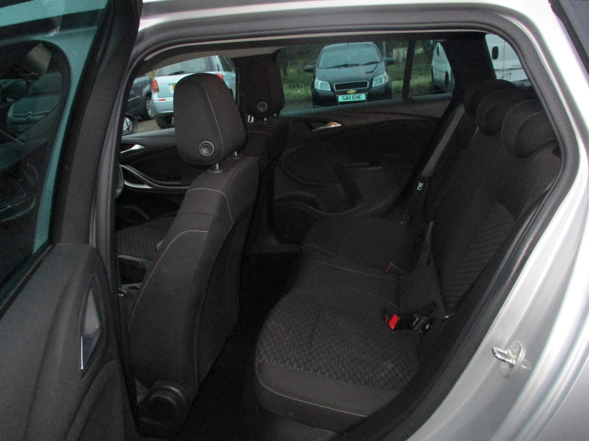 Vauxhall Astra 1.5 Turbo D Business Edition Nav Sports Tourer Euro 6 (s/s) 5dr (WV70GGO) image 15