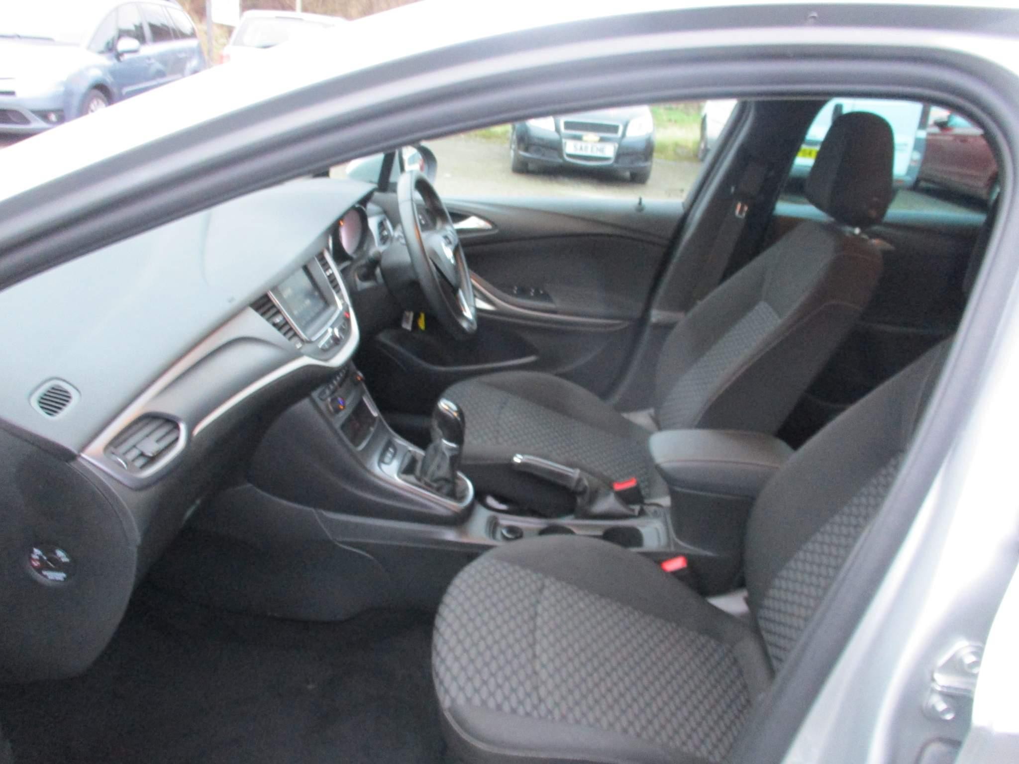 Vauxhall Astra 1.5 Turbo D Business Edition Nav Sports Tourer Euro 6 (s/s) 5dr (WV70GGO) image 16