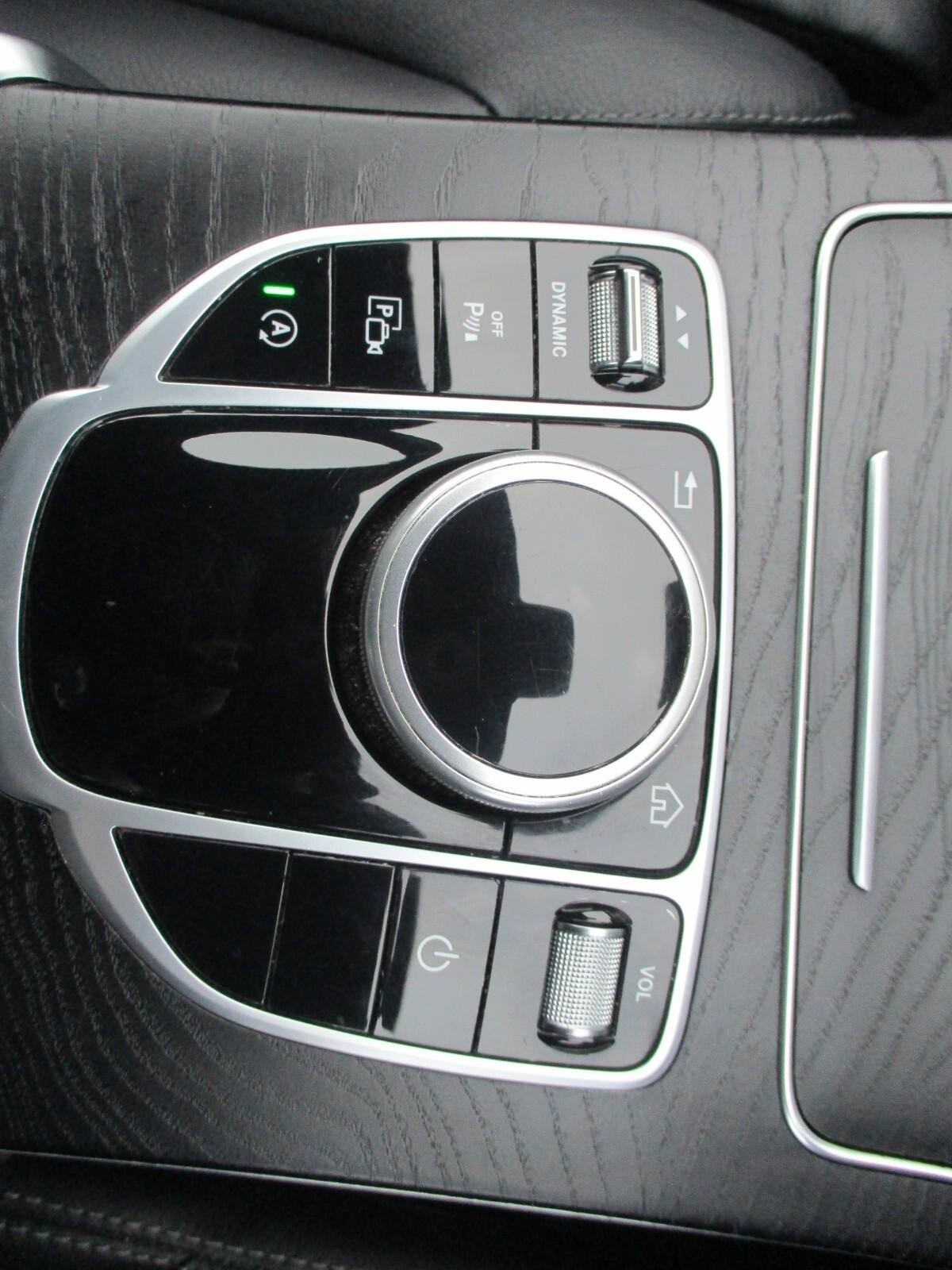 Mercedes-Benz C-Class C300d AMG Line 4dr 9G-Tronic (KS69DJJ) image 26