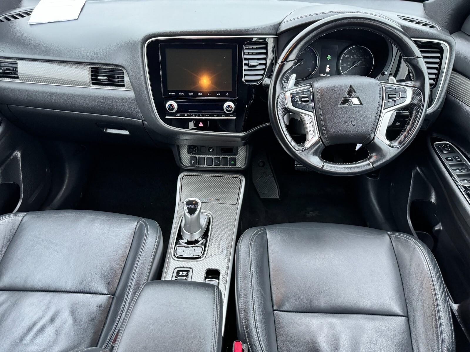 Mitsubishi Outlander 2.4h TwinMotor 13.8kWh Dynamic SUV 5dr Petrol Plug-in Hybrid CVT 4WD Euro 6 (s/s) (224 ps) (WN21EOK) image 14