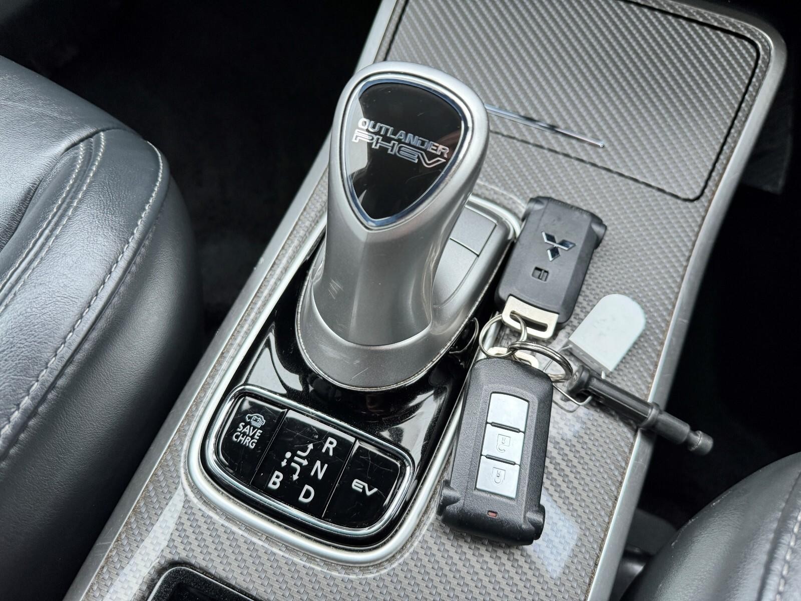 Mitsubishi Outlander 2.4h TwinMotor 13.8kWh Dynamic SUV 5dr Petrol Plug-in Hybrid CVT 4WD Euro 6 (s/s) (224 ps) (WN21EOK) image 19
