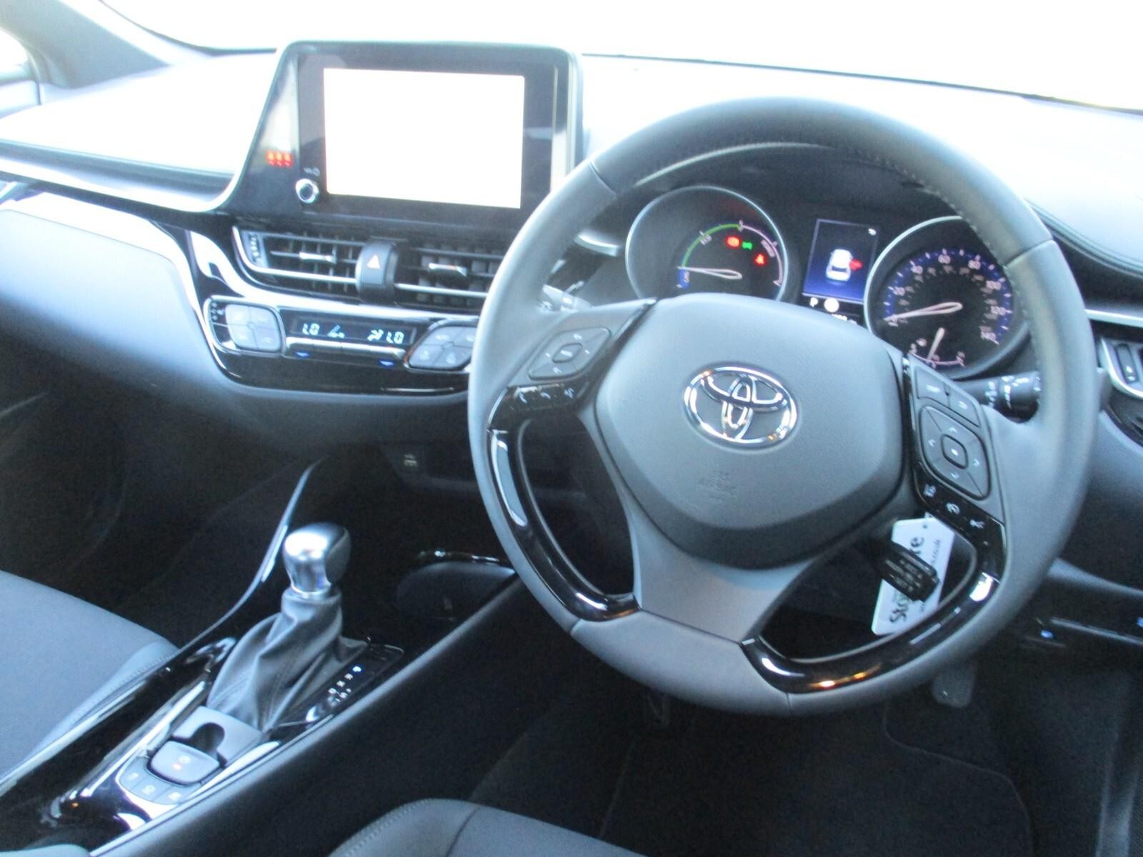 Toyota C-HR 2.0 Hybrid Design 5dr CVT (NV23JHA) image 14