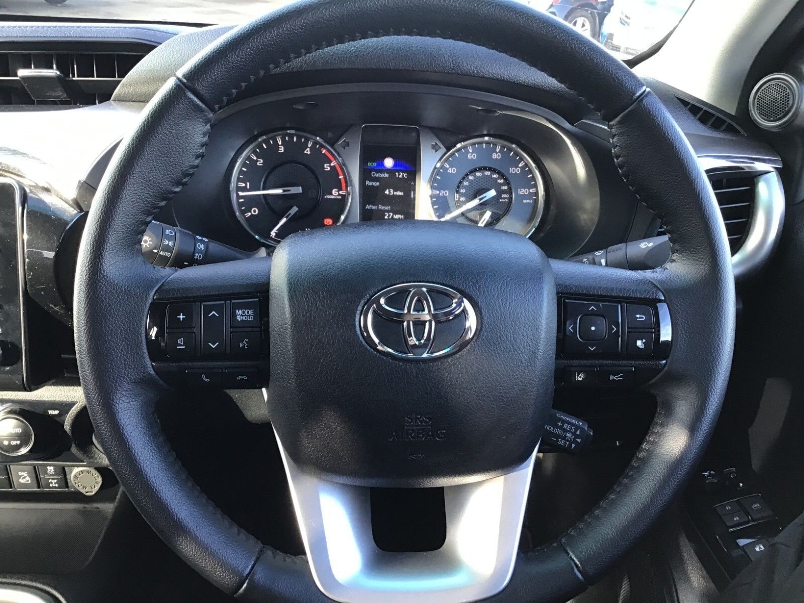 Toyota Hilux Invincible D/Cab Pick Up 2.4 D-4D (YY22AWP) image 16