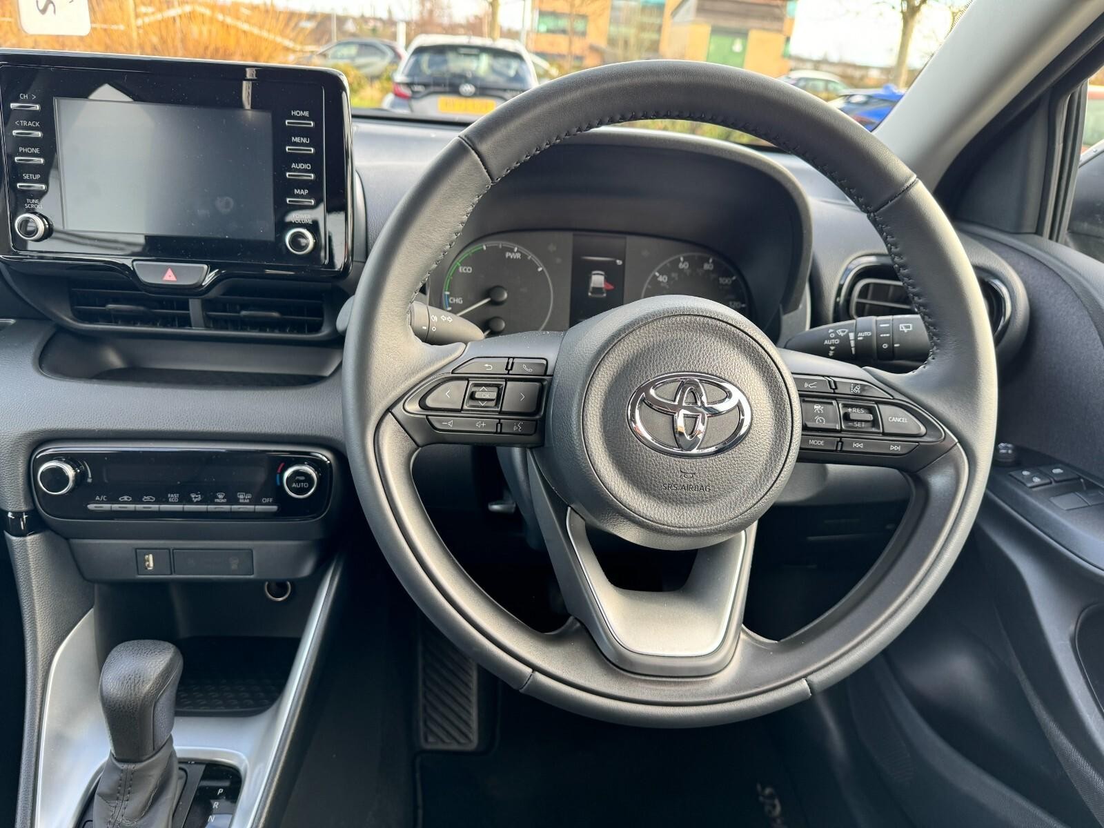 Toyota Yaris 1.5 Hybrid Icon 5dr CVT (NX73XNT) image 16