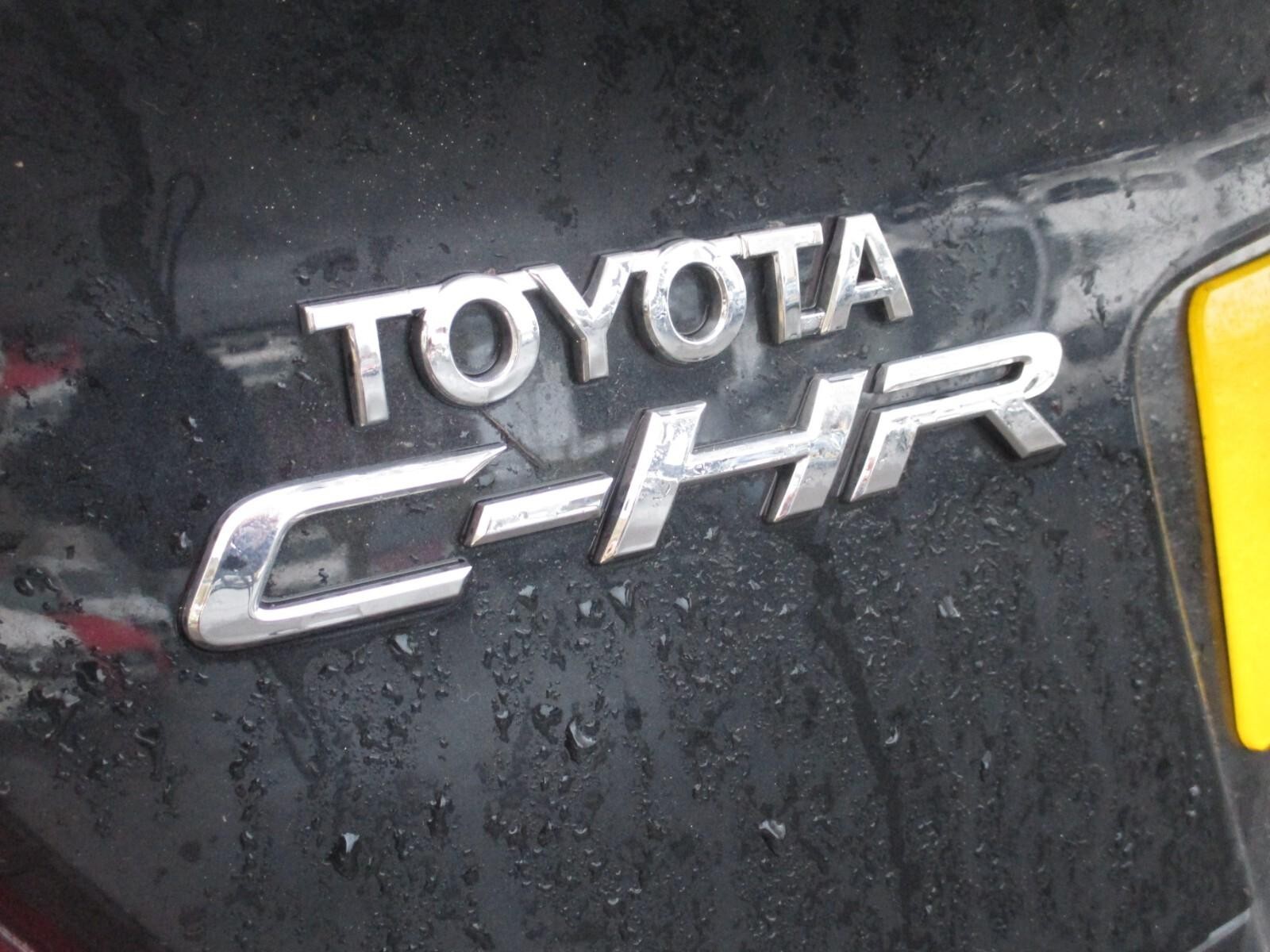Toyota C-HR 2.0 Hybrid Design 5dr CVT (NU73RZE) image 8