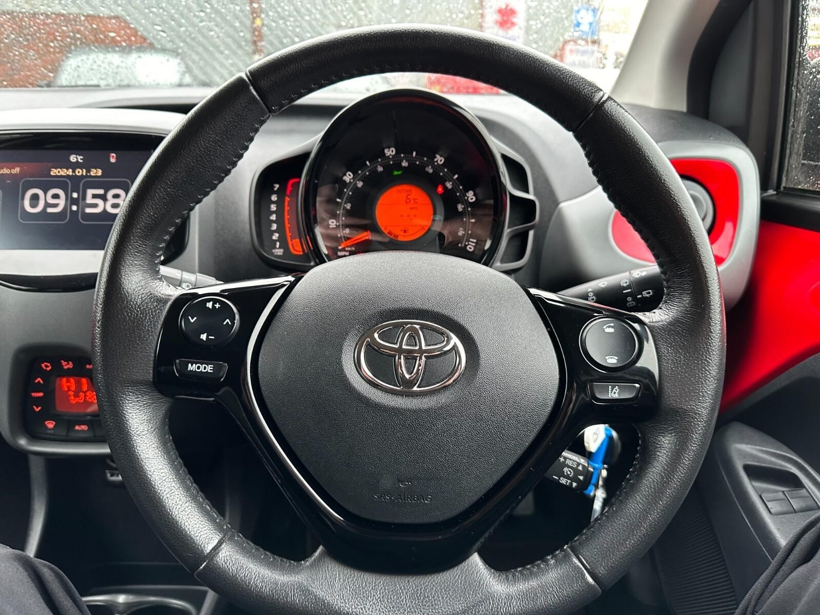 Toyota Aygo 1.0 VVT-i X-Trend TSS 5dr (FL21WNA) image 15