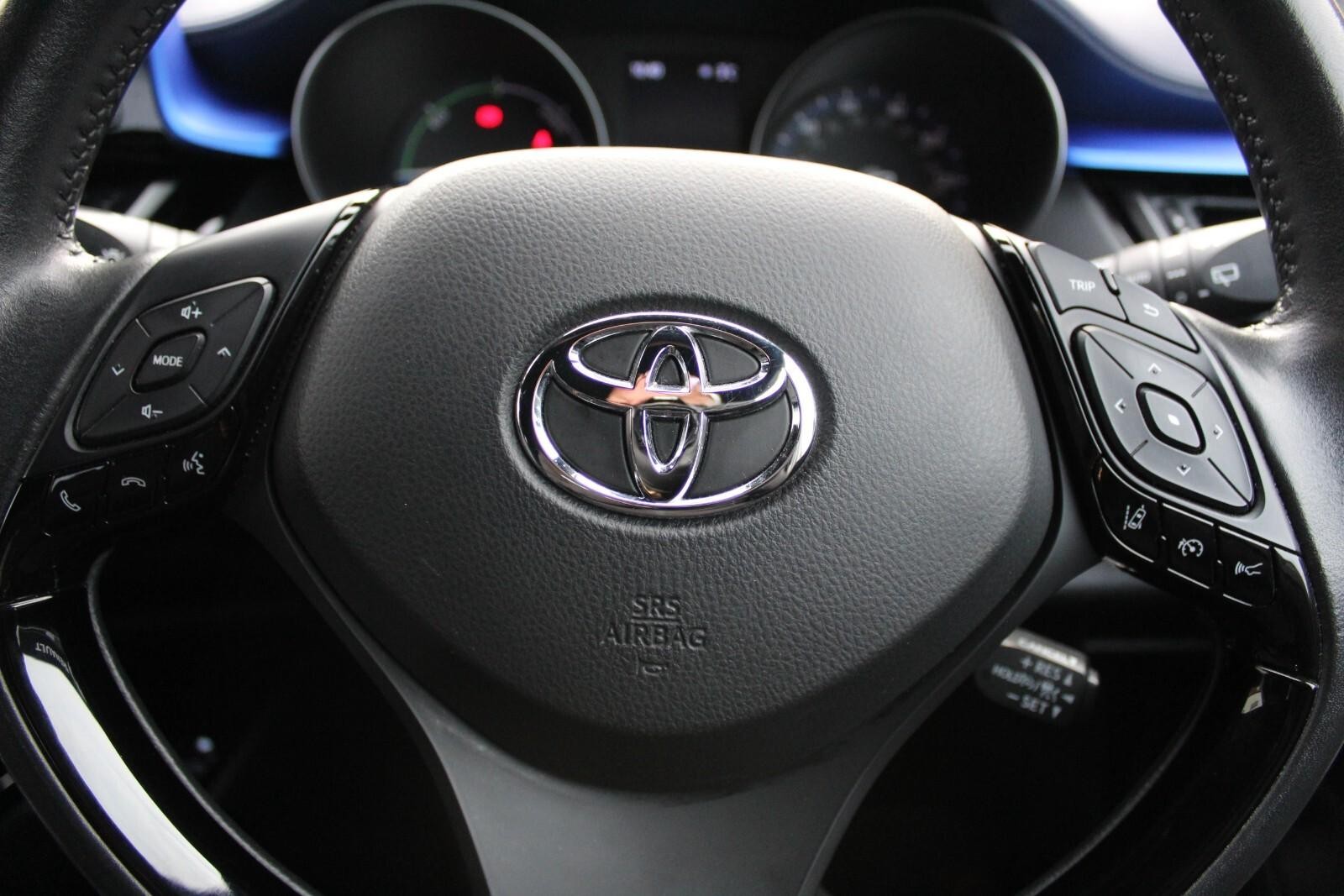 Toyota C-HR 2.0 Hybrid Dynamic 5dr CVT (FG70DME) image 14