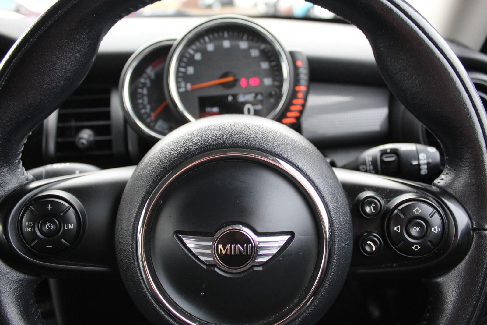 MINI Hatch 1.5 Cooper 3dr Auto (YO66NBN) image 14