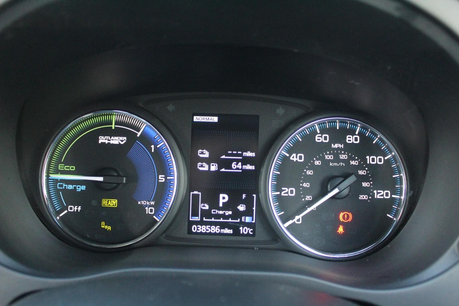 Mitsubishi Outlander 2.4h TwinMotor 13.8kWh Dynamic SUV 5dr Petrol Plug-in Hybrid CVT 4WD Euro 6 (s/s) (224 ps) (WP21BWX) image 13