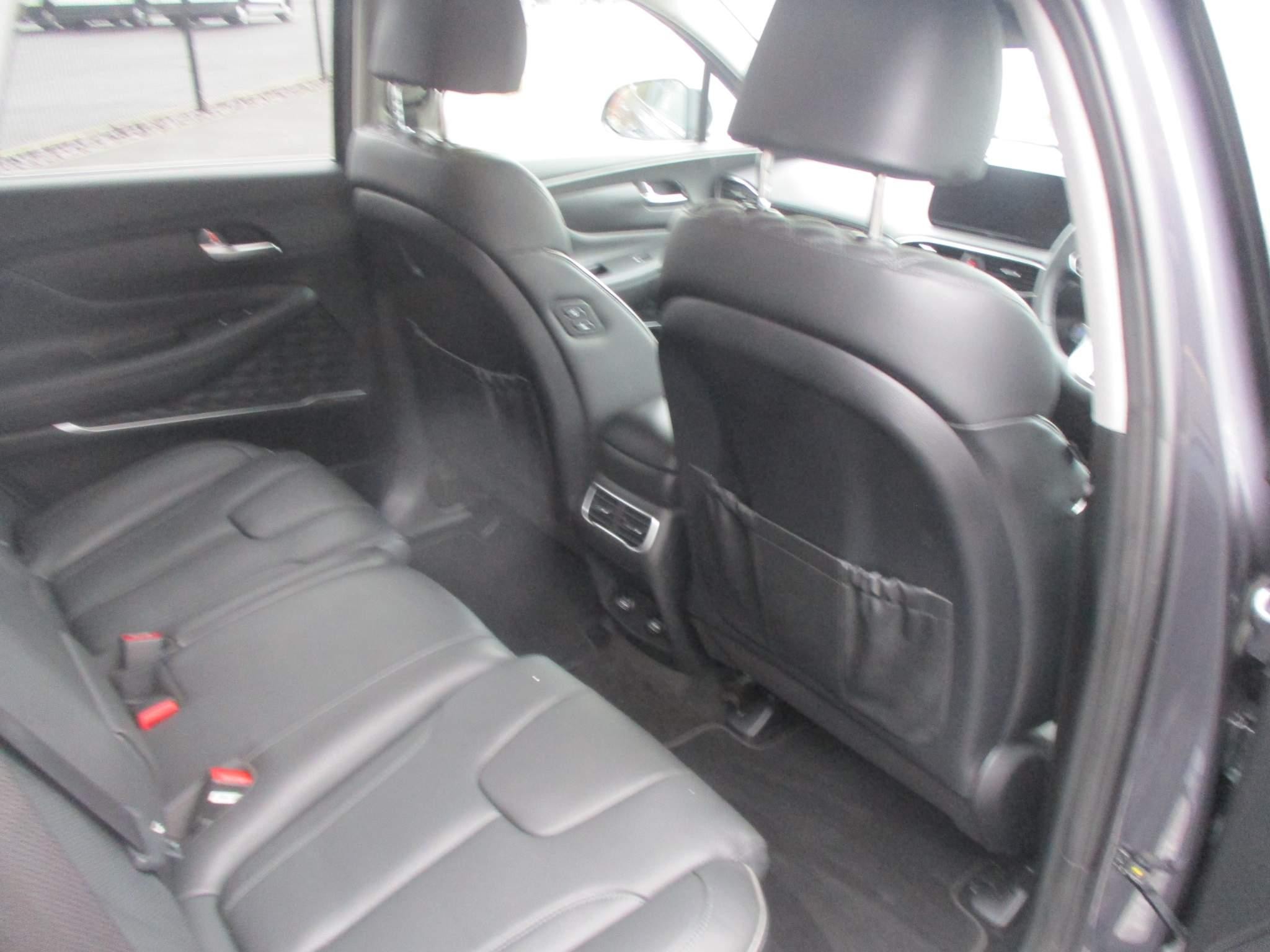 Hyundai SANTA FE 1.6 h T-GDi Premium SUV 5dr Petrol Hybrid Auto 4WD Euro 6 (s/s) (230 ps) (YP73EGF) image 17