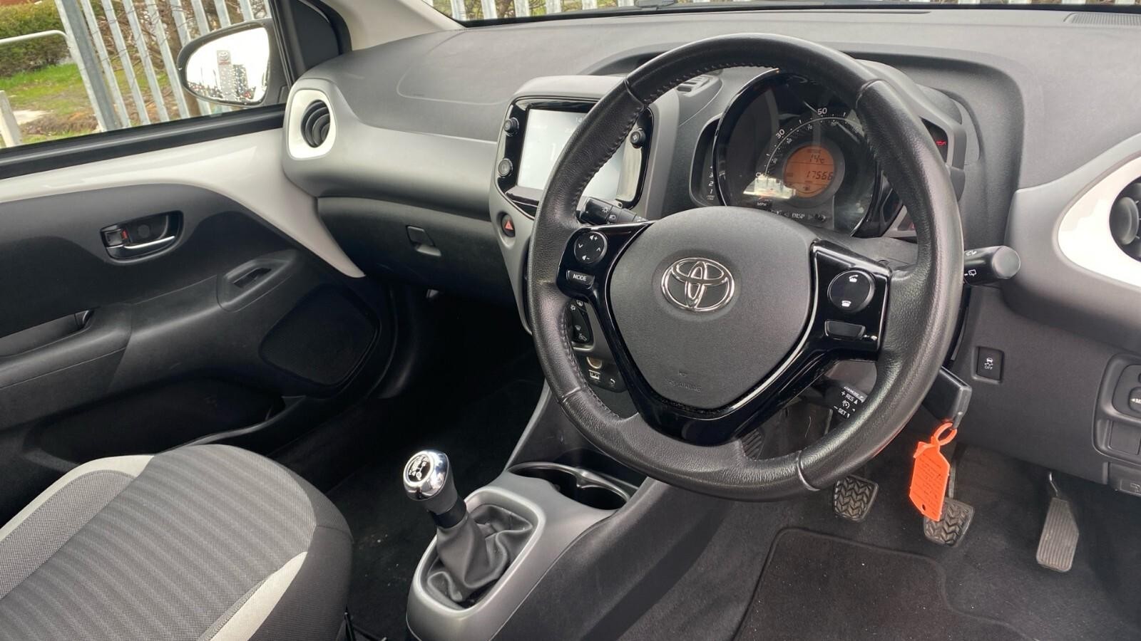 Toyota Aygo 1.0 VVT-i X-Play 5dr (NL20DWK) image 11