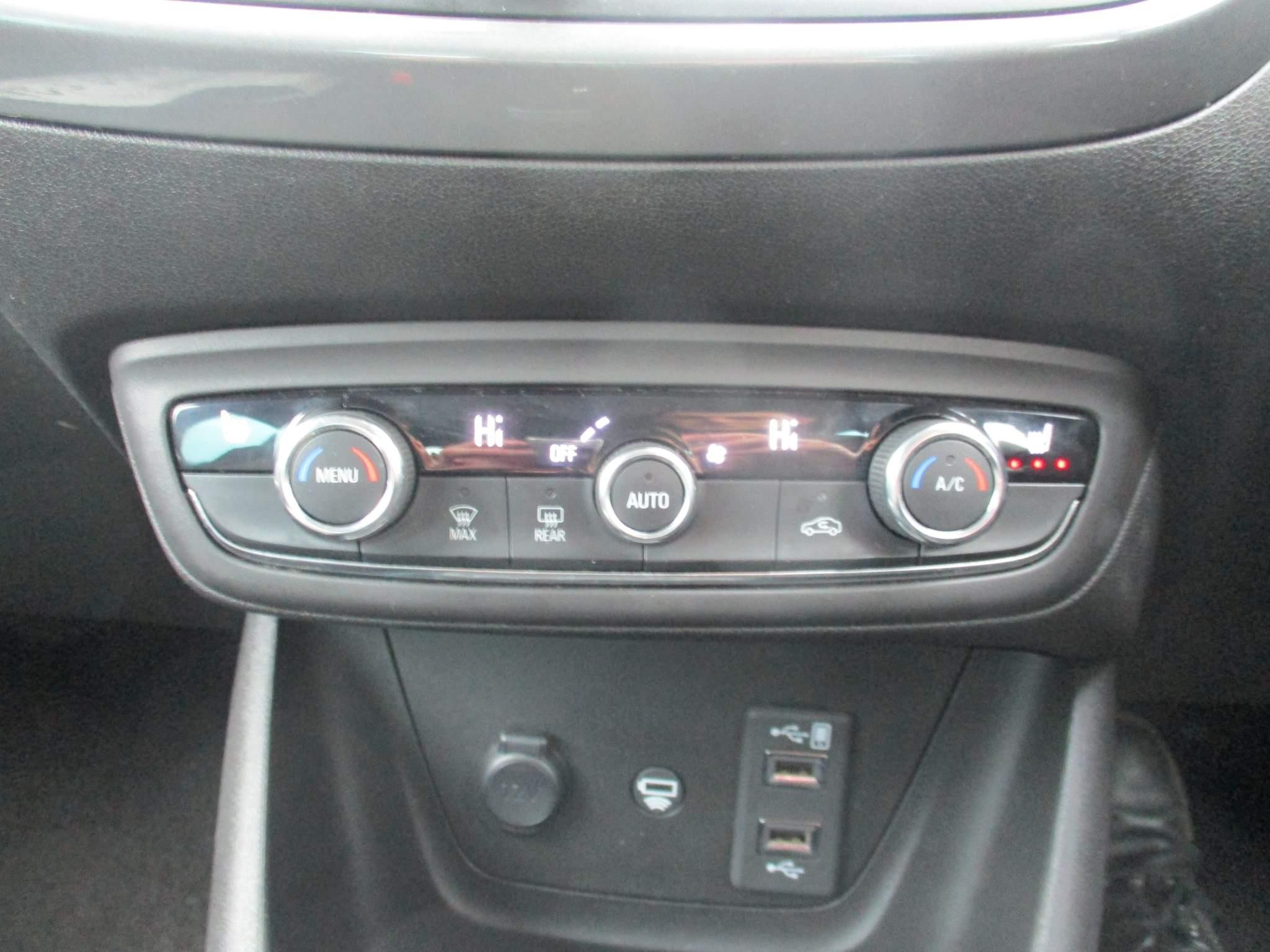 Vauxhall Crossland 1.2 Elite Nav 5dr (DW70EOZ) image 19