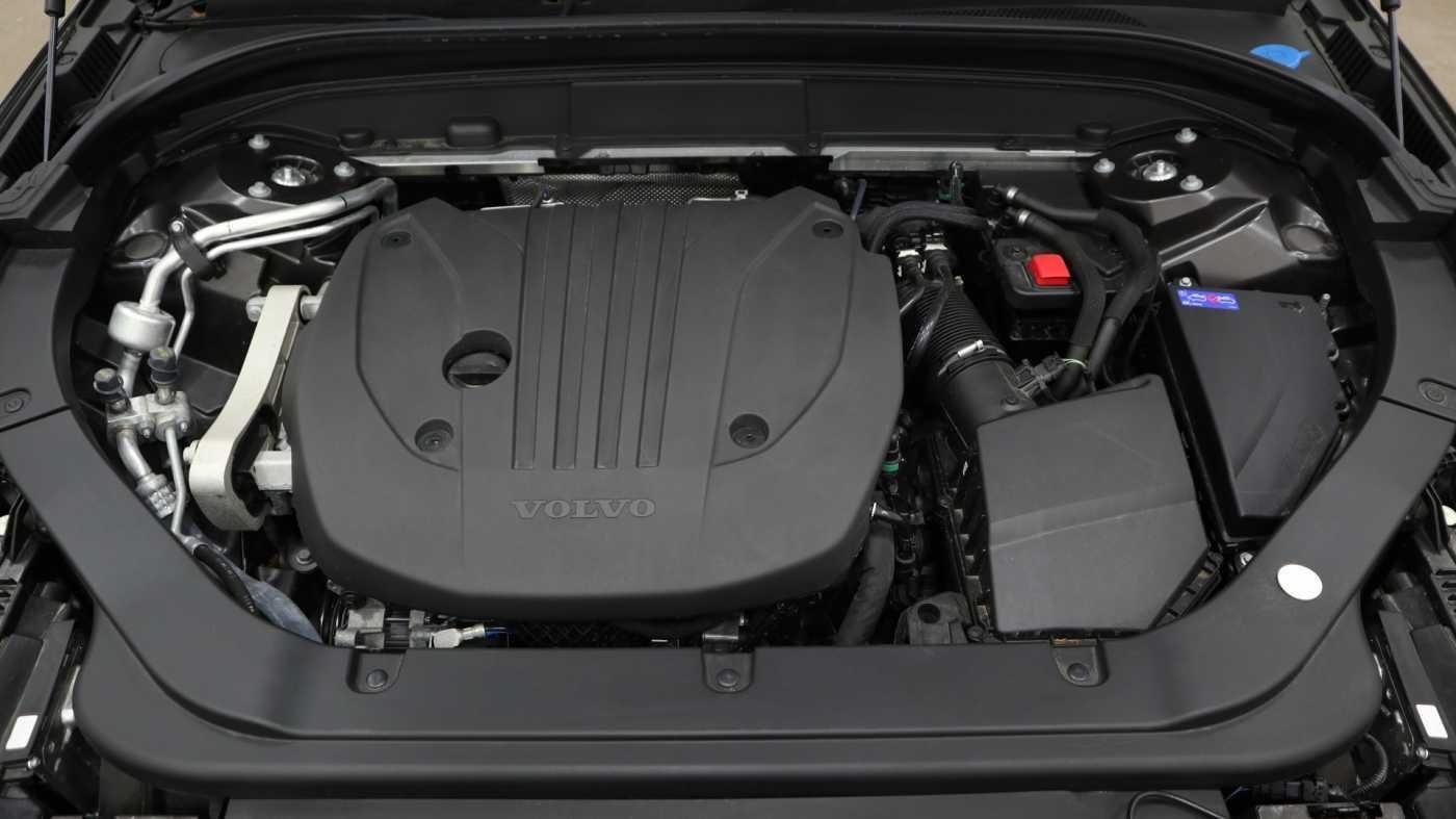 Volvo XC60 Ultimate Dark B5 (250 hp) (KN72JNF) image 14
