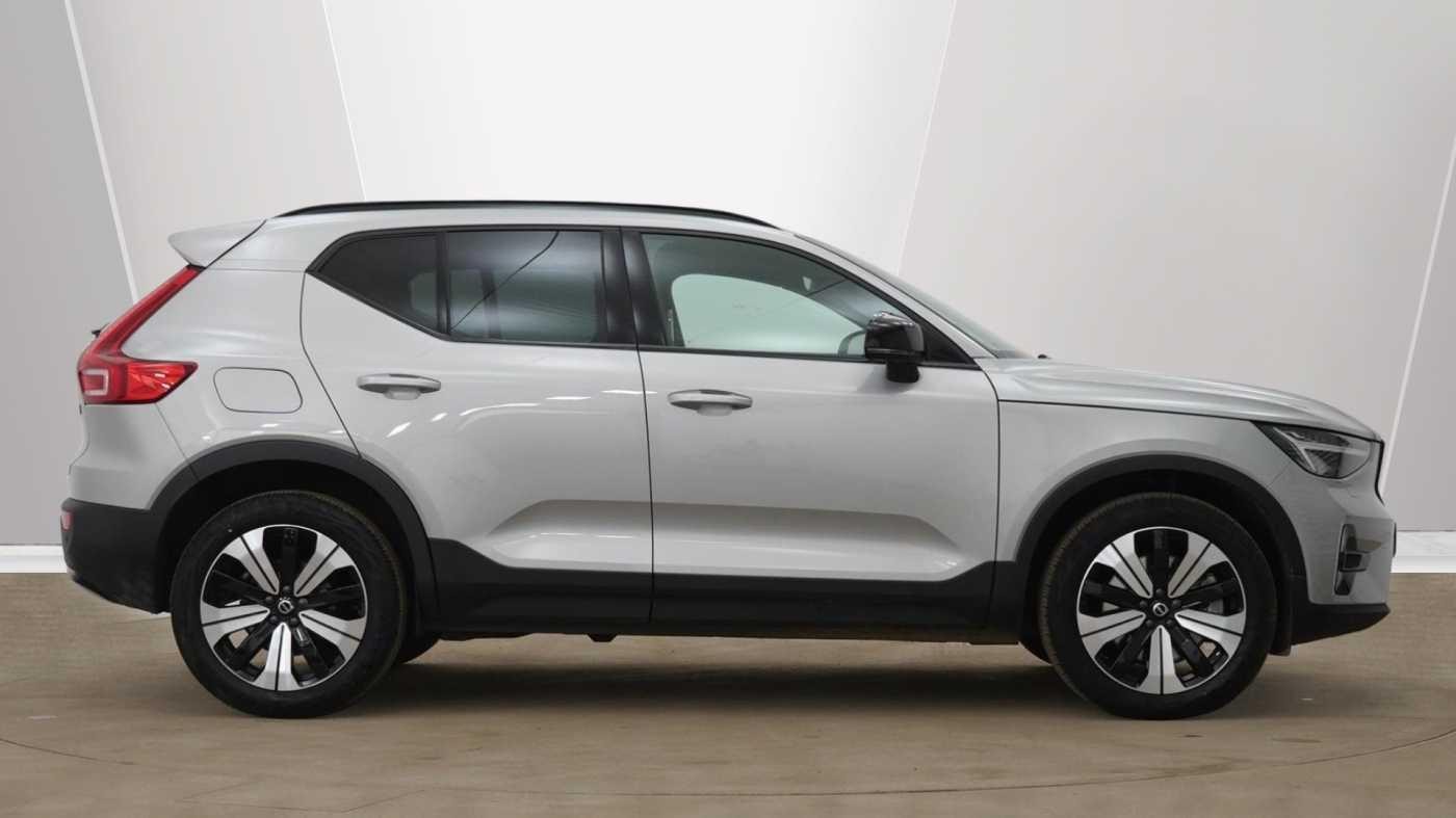 Volvo XC40 Recharge 1.5h T5 Recharge 10.7kWh Ultimate Dark SUV 5dr Petrol Plug-in Hybrid Auto Euro 6 (s/s) (262 ps) (KM23VAU) image 1