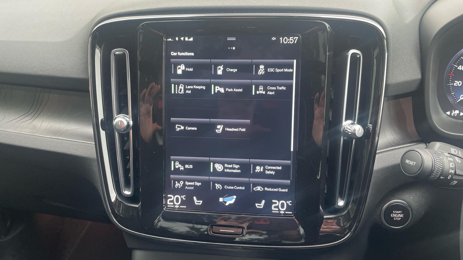 Volvo XC40 Recharge 1.5h T5 Recharge 10.7kWh Ultimate Dark SUV 5dr Petrol Plug-in Hybrid Auto Euro 6 (s/s) (262 ps) (NU73GYB) image 20