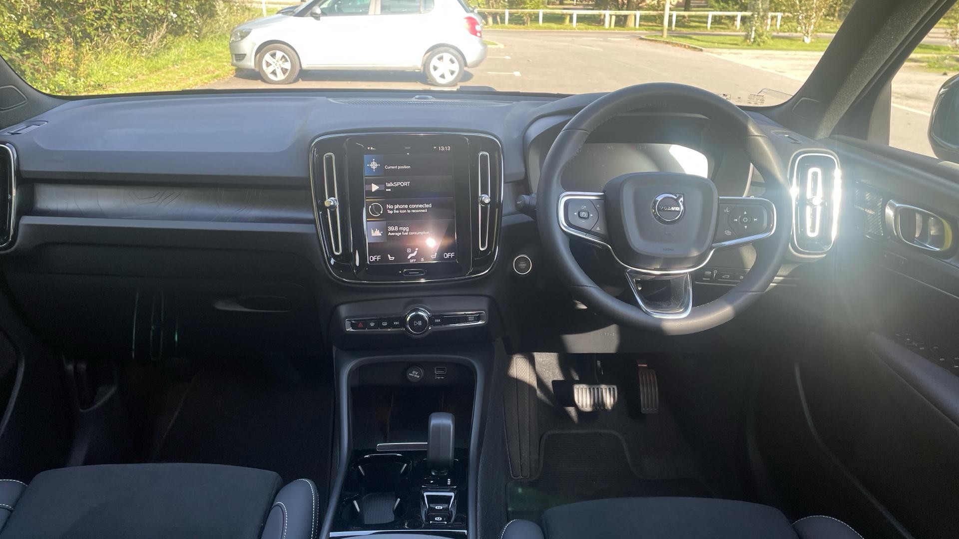 Volvo XC40 Recharge 1.5h T5 Recharge 10.7kWh Ultimate Dark SUV 5dr Petrol Plug-in Hybrid Auto Euro 6 (s/s) (262 ps) (NU73GXV) image 19