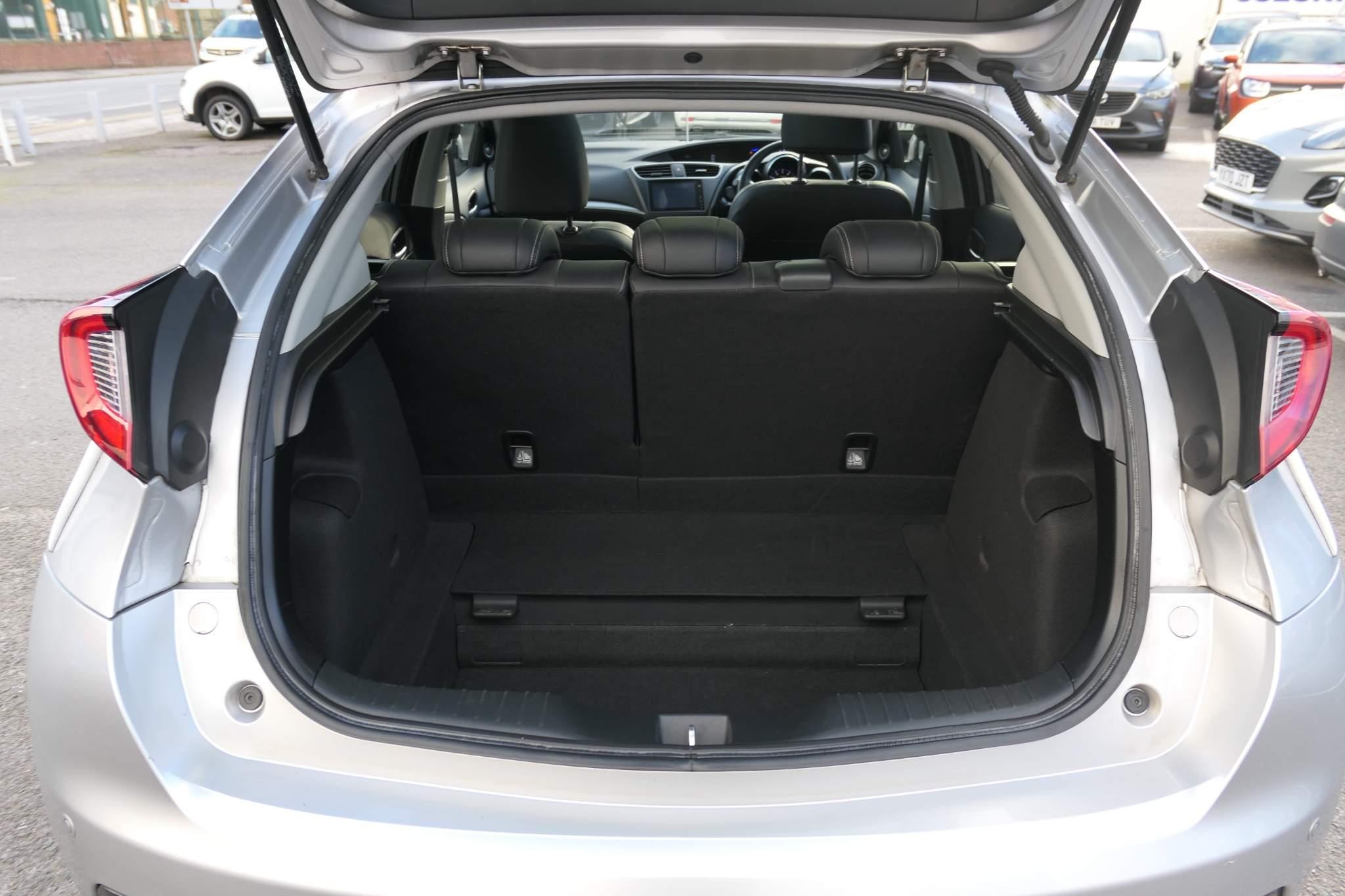 Honda Civic 1.8 i-VTEC SR Hatchback 5dr Petrol Manual Euro 6 (s/s) (142 ps) (OE15VSF) image 9