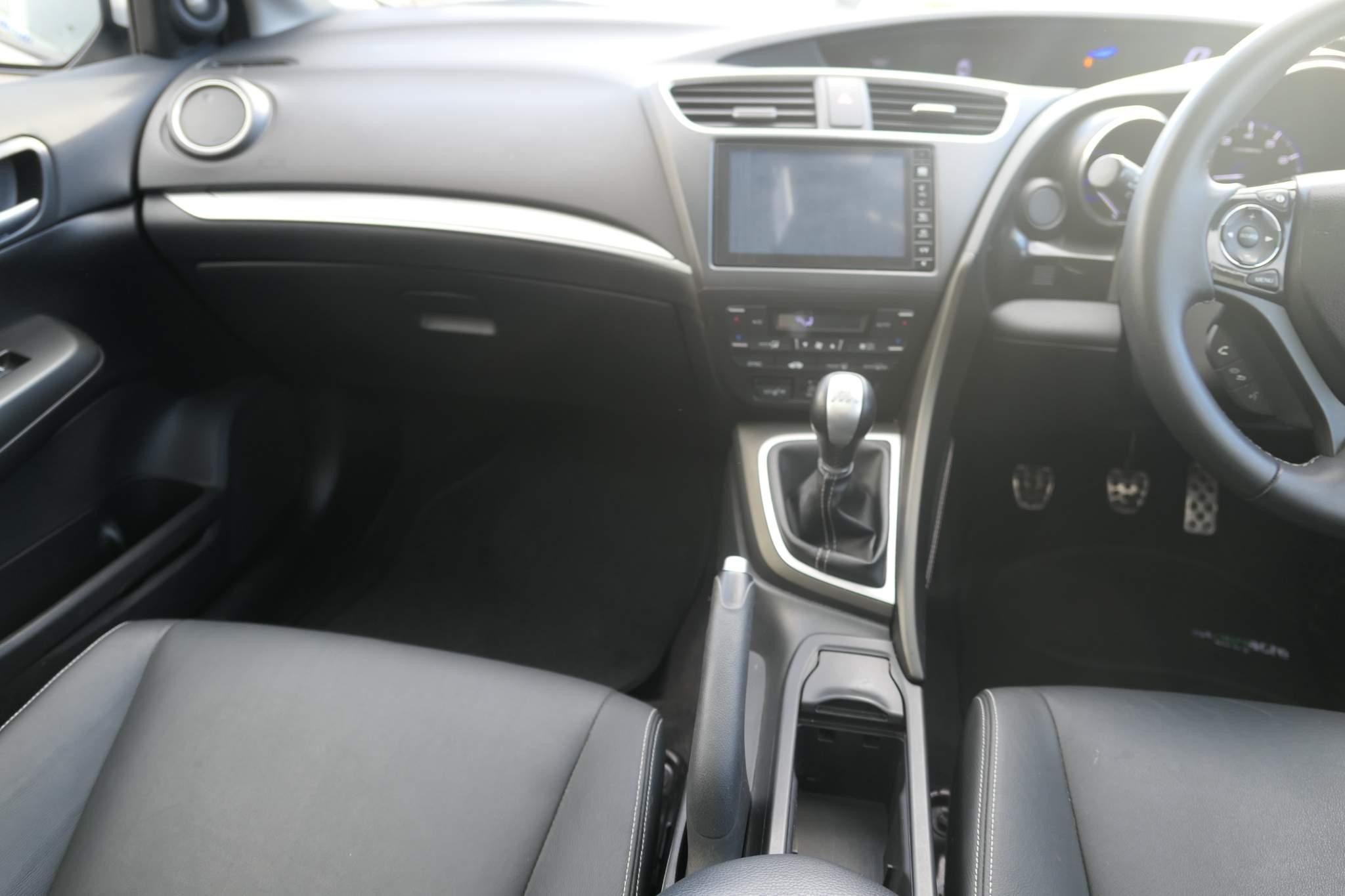 Honda Civic 1.8 i-VTEC SR Hatchback 5dr Petrol Manual Euro 6 (s/s) (142 ps) (OE15VSF) image 15