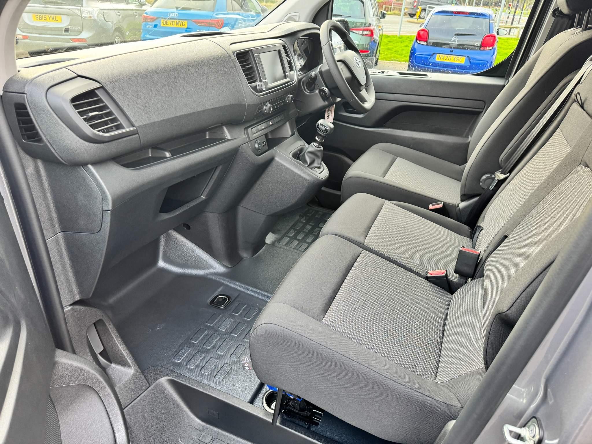 Toyota Proace 1.5D Active Medium Panel Van MWB Euro 6 (s/s) 6dr (NY73BAU) image 13
