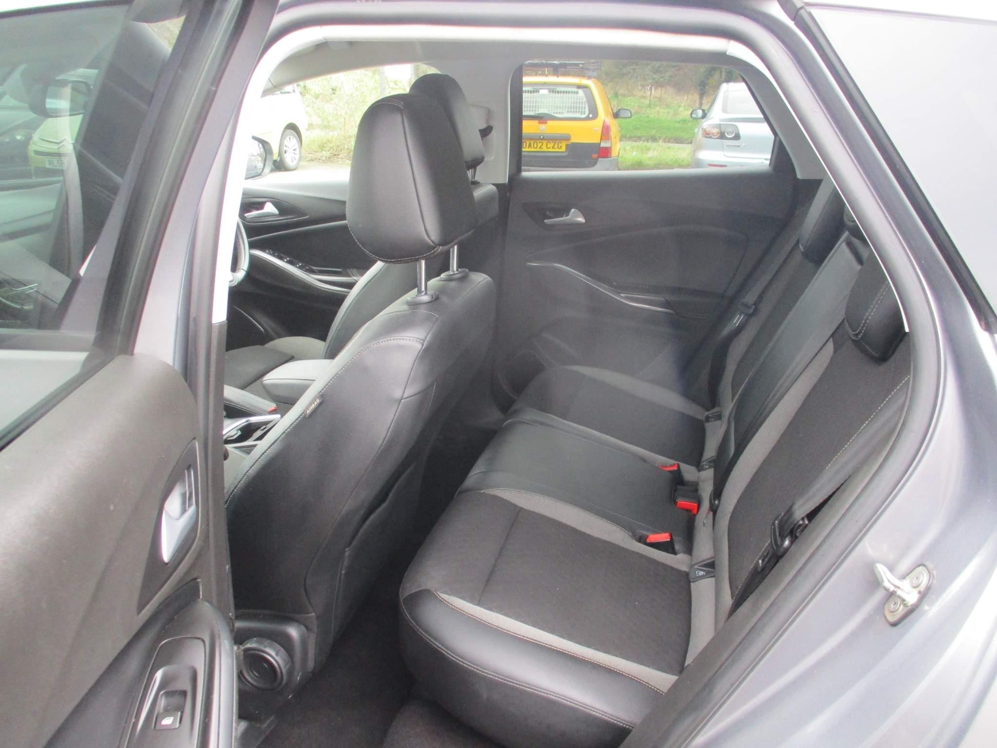 Vauxhall Grandland X 1.2 Turbo SRi Nav SUV 5dr Petrol Manual Euro 6 (s/s) (130 ps) (ND70WYA) image 15