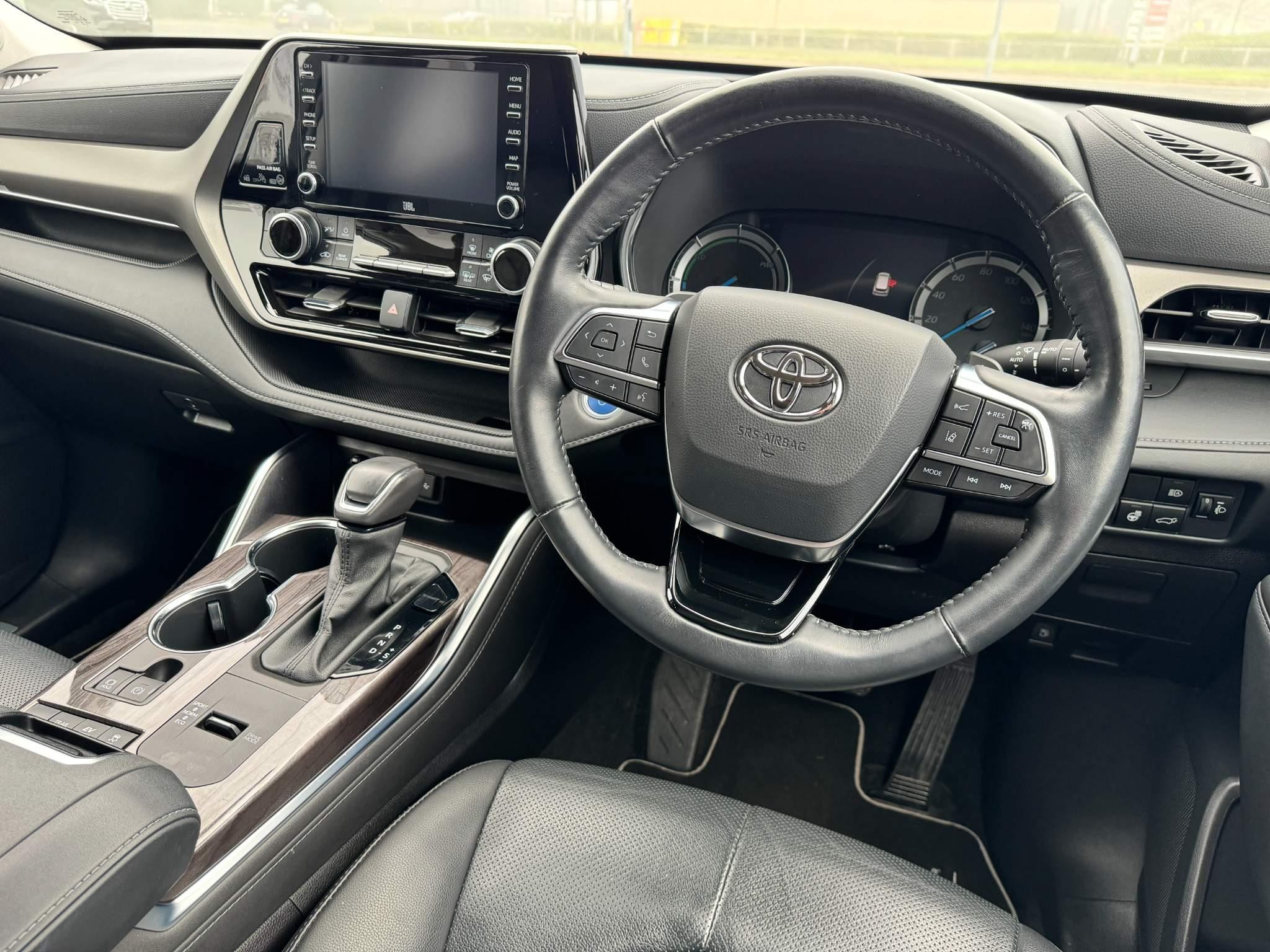 Toyota Highlander 2.5 VVT-h Excel SUV 5dr Petrol Hybrid CVT 4WD Euro 6 (s/s) (248 ps) (WU71FNX) image 15
