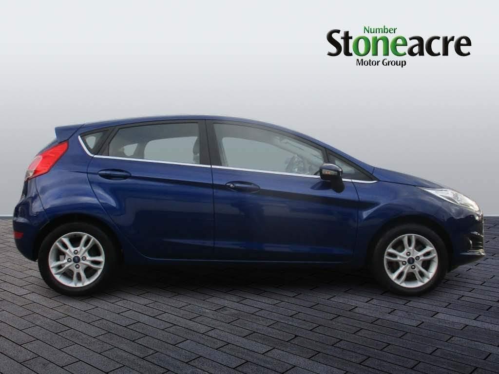 Ford Fiesta 1.25 Zetec Hatchback 5dr Petrol Manual Euro 6 (82 ps) (RE17MGY) image 1