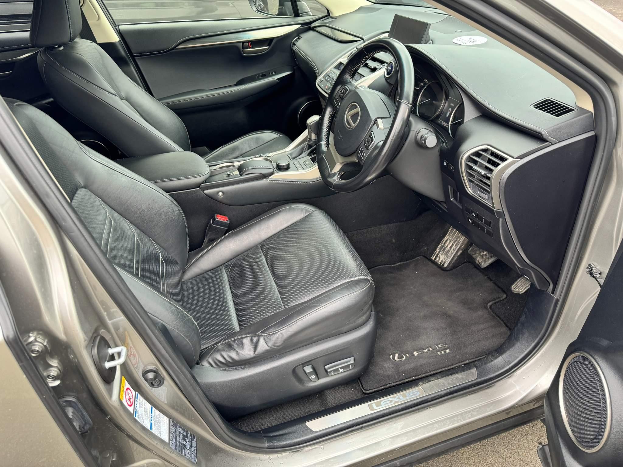 Lexus NX 2.5 300h Luxury SUV 5dr Petrol Hybrid E-CVT 4WD Euro 6 (s/s) (197 ps) (NX17YAY) image 10