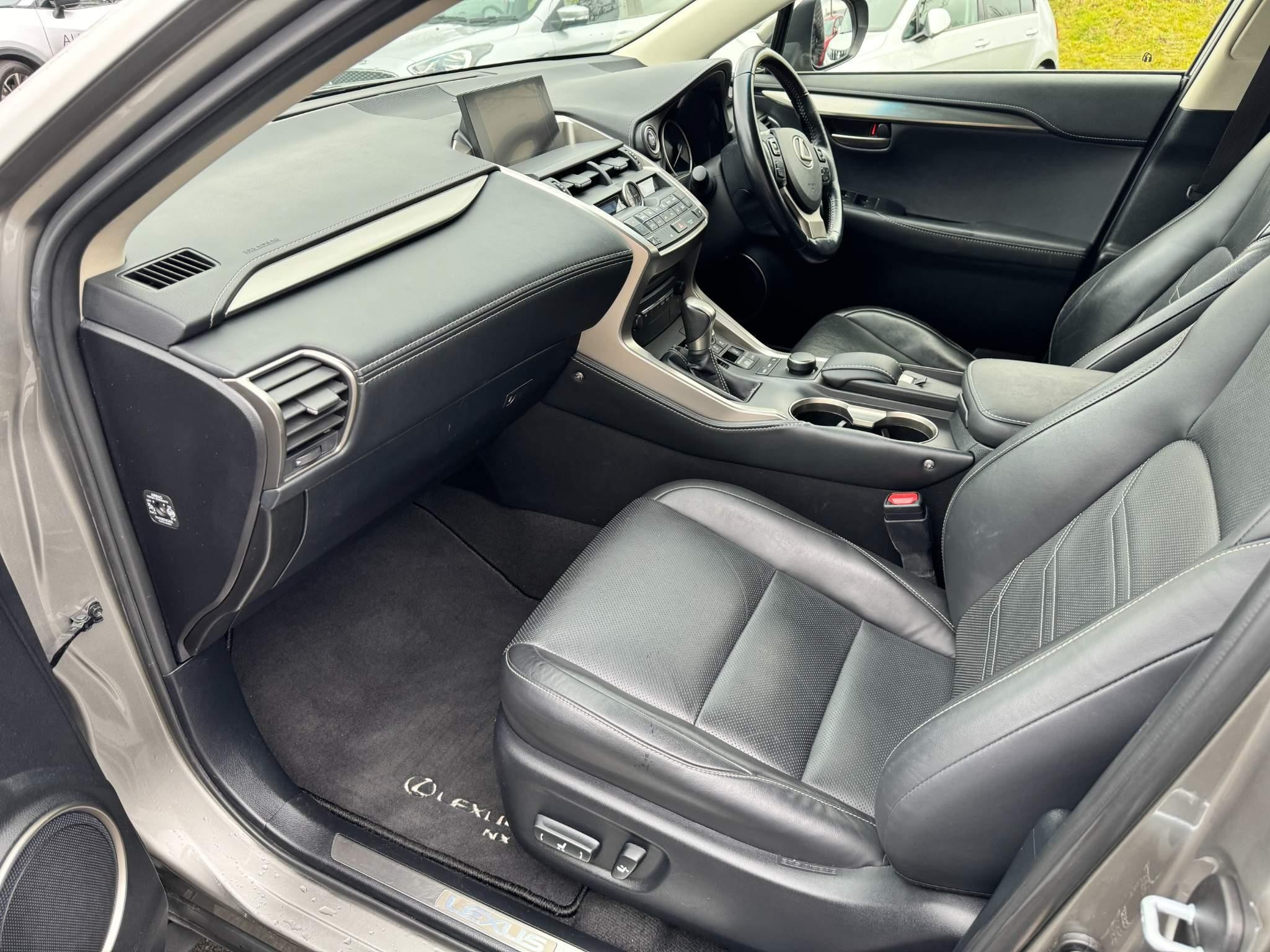Lexus NX 2.5 300h Luxury SUV 5dr Petrol Hybrid E-CVT 4WD Euro 6 (s/s) (197 ps) (NX17YAY) image 13