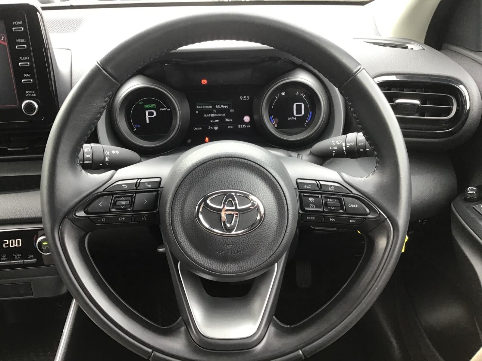 Toyota Yaris 1.5 Hybrid Design 5dr CVT (HK72NTT) image 16