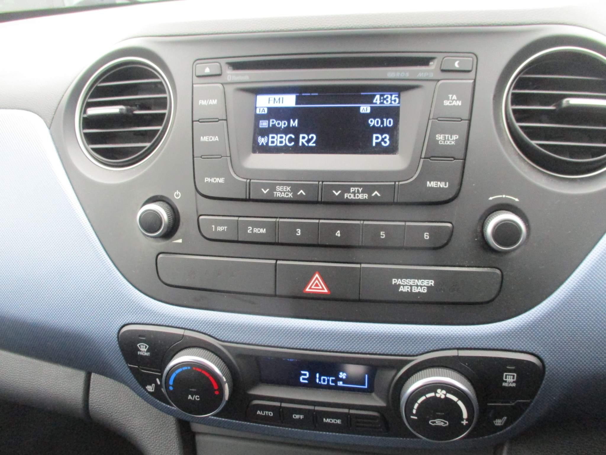 Hyundai i10 1.2 Premium SE Hatchback 5dr Petrol Auto Euro 6 (87 ps) (FY66BVN) image 17