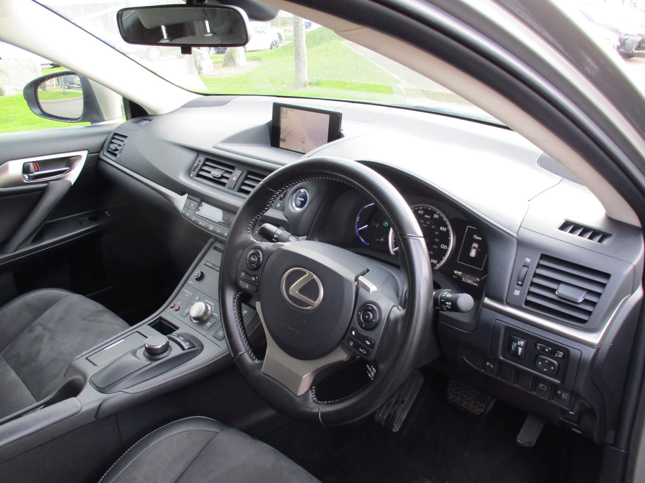 Lexus CT 1.8 200h Luxury CVT Euro 6 (s/s) 5dr (WP21MHL) image 10