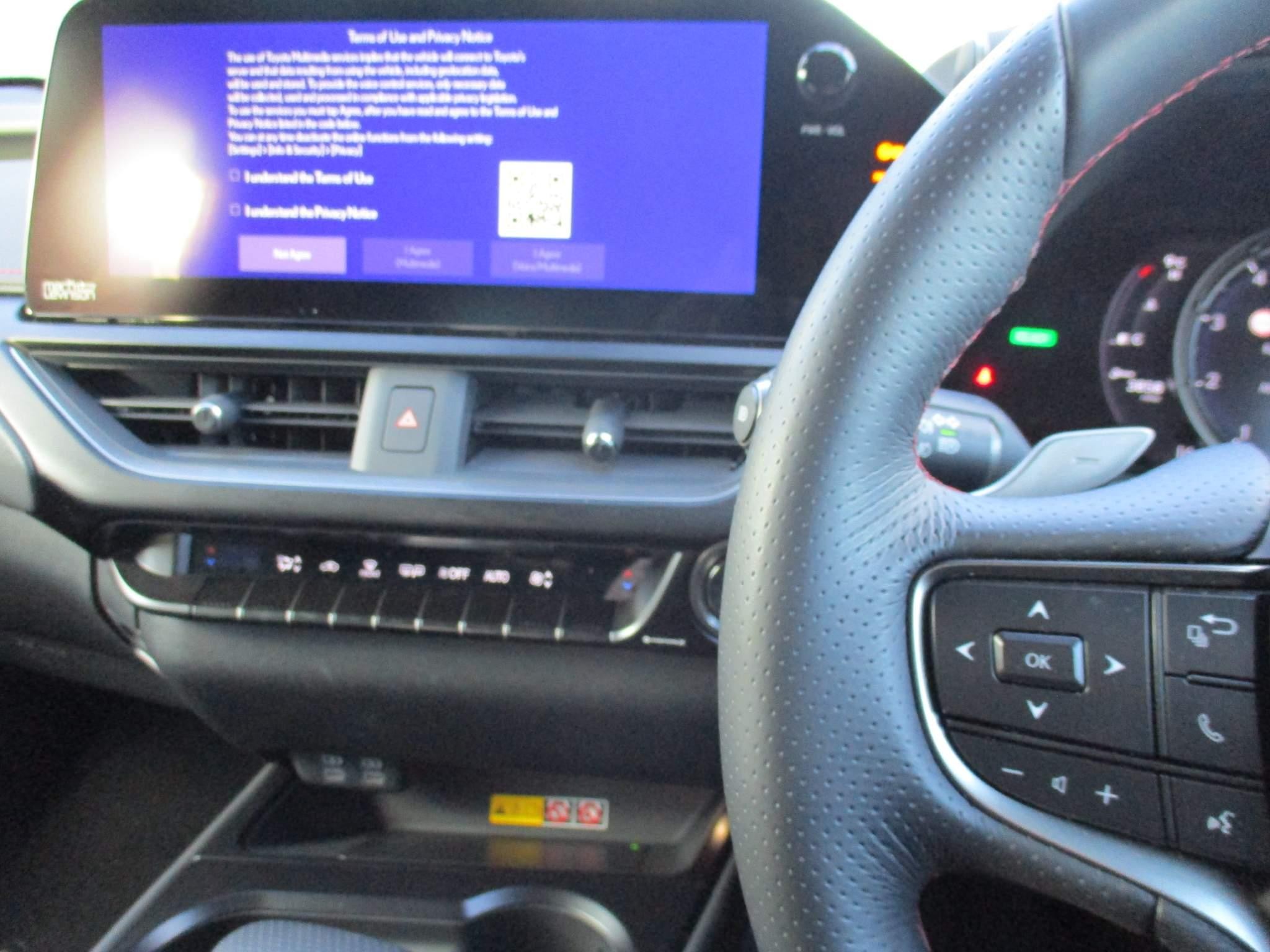 Lexus UX 2.0 250h F Sport (Premium Plus) E-CVT E-FOUR Euro 6 (s/s) 5dr (Sunroof) (NU73HKT) image 15