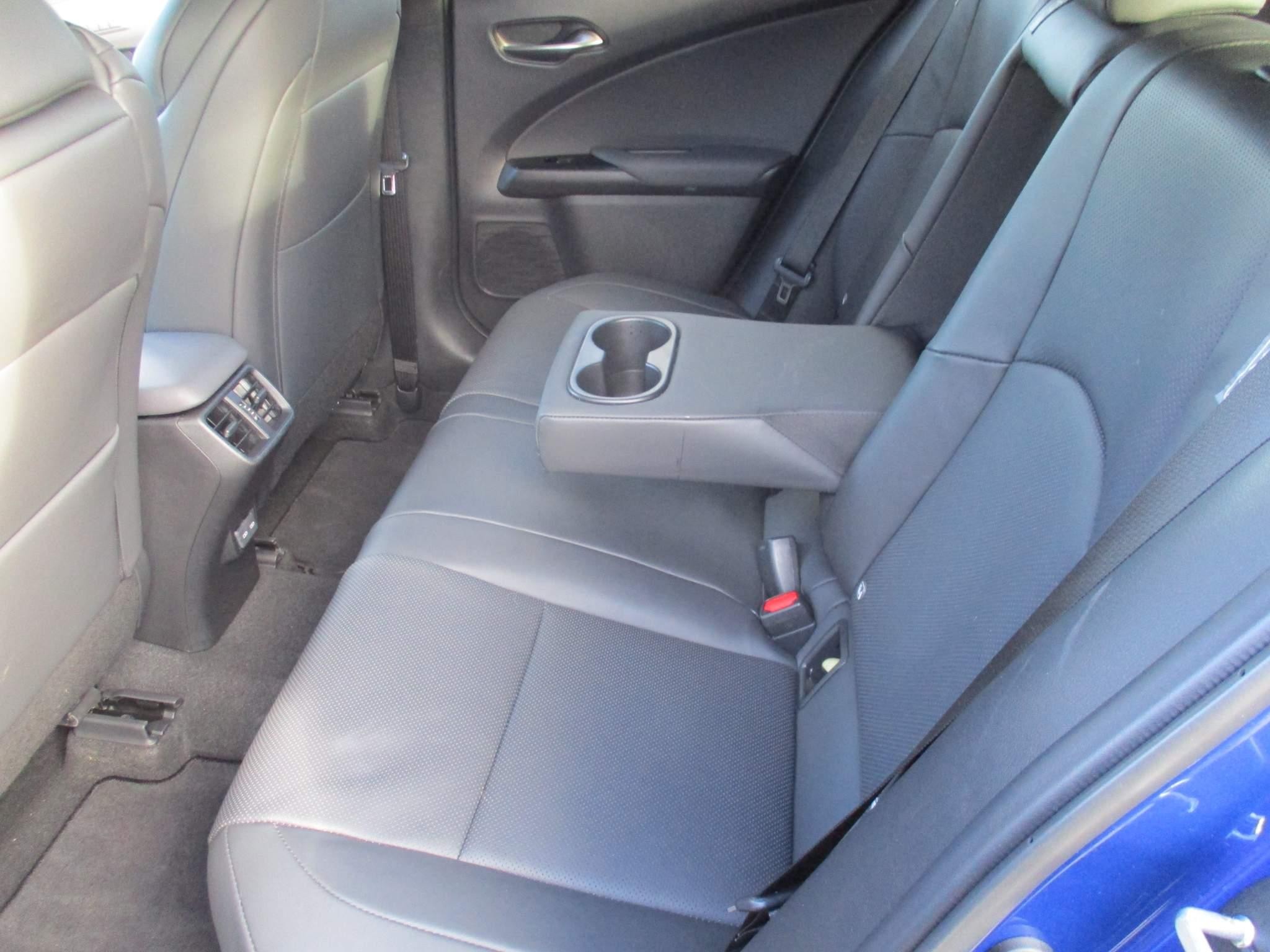 Lexus UX 2.0 250h F Sport (Premium Plus) E-CVT E-FOUR Euro 6 (s/s) 5dr (Sunroof) (NU73HKT) image 35