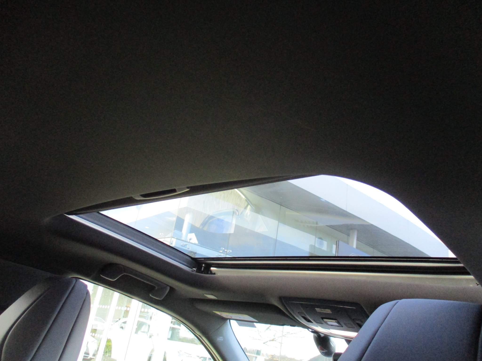 Lexus UX 2.0 250h F Sport (Premium Plus) E-CVT E-FOUR Euro 6 (s/s) 5dr (Sunroof) (NU73HKT) image 36