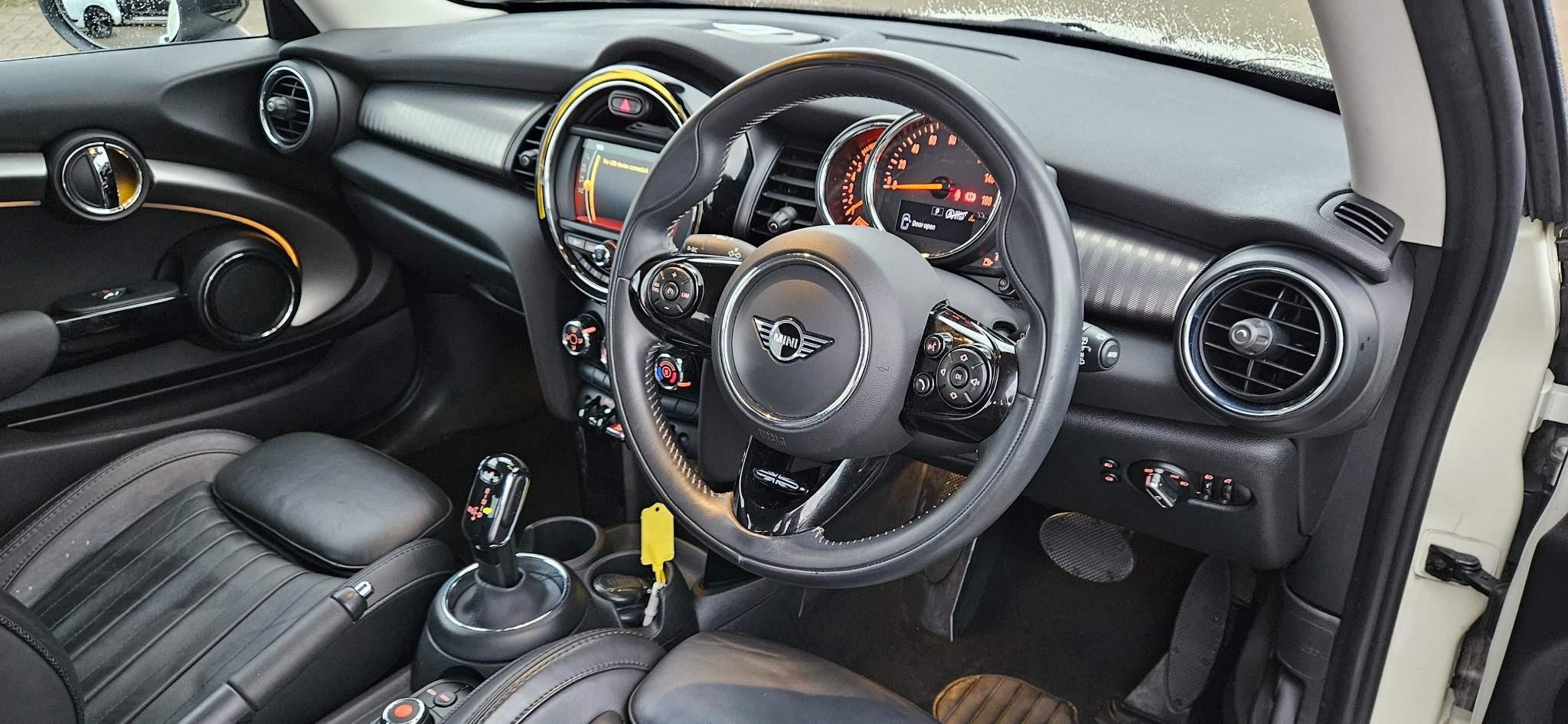 MINI Hatch 3-Door Hatch Cooper Exclusive (GD70CFE) image 10