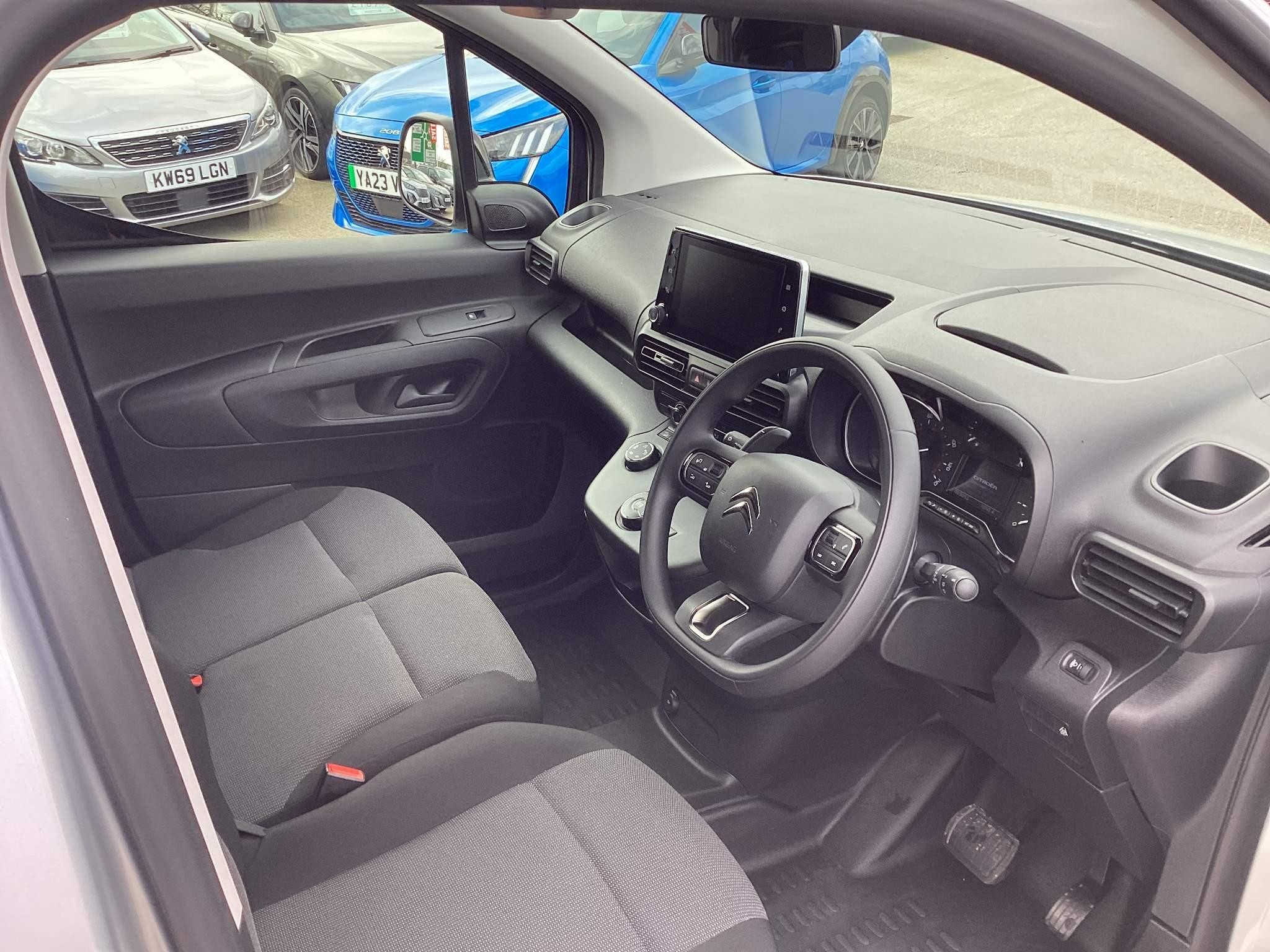 Citroen Berlingo 1.5 BlueHDi 950 Driver Edition XL EAT8 LWB Euro 6 (s/s) 6dr (YP73URS) image 9