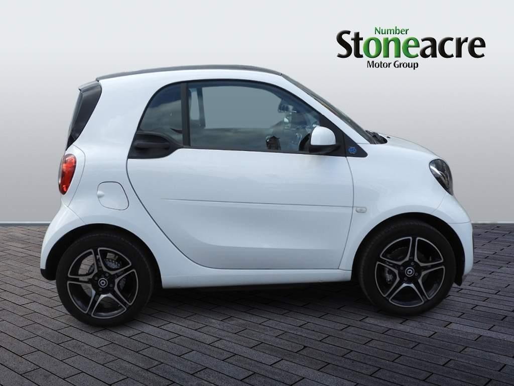 Smart FORTWO 17.6kWh Premium Coupe 2dr Electric Auto (22kW Charger) (82 ps) (BC22CWY) image 1