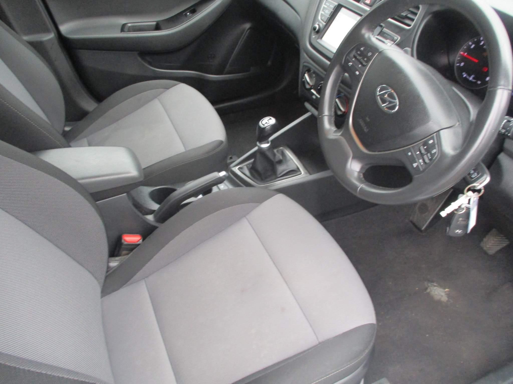 Hyundai i20 1.2 Play Hatchback 5dr Petrol Manual Euro 6 (s/s) (84 ps) (EY70WCG) image 9