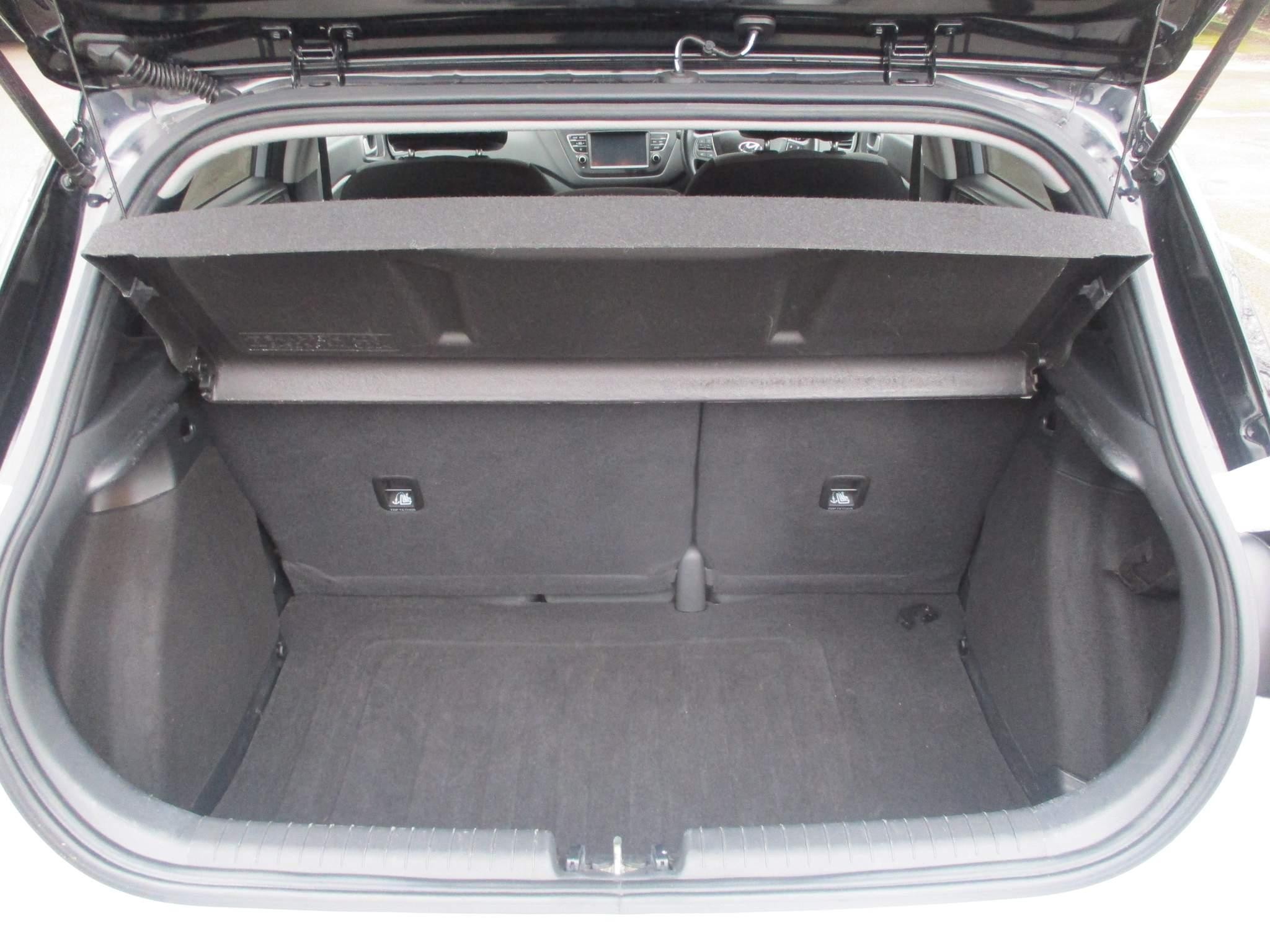 Hyundai i20 1.2 Play Hatchback 5dr Petrol Manual Euro 6 (s/s) (84 ps) (EY70WCG) image 16