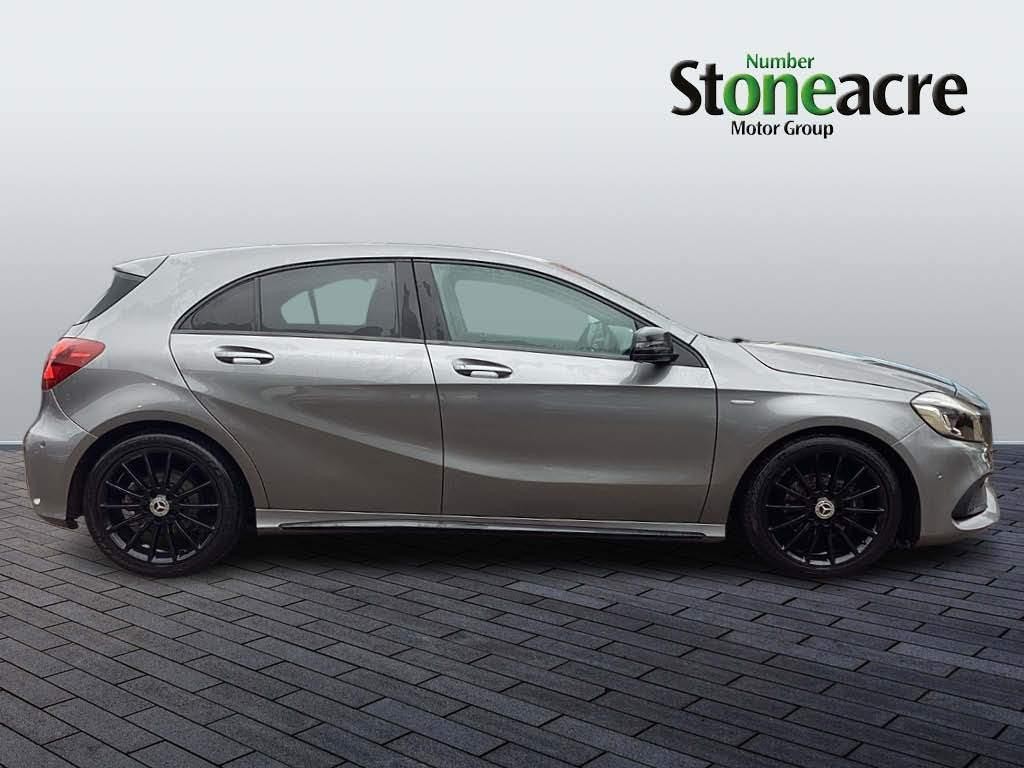Mercedes-Benz A-Class 1.6 A200 WhiteArt Hatchback 5dr Petrol 7G-DCT Euro 6 (s/s) (156 ps) (NX18HNR) image 1