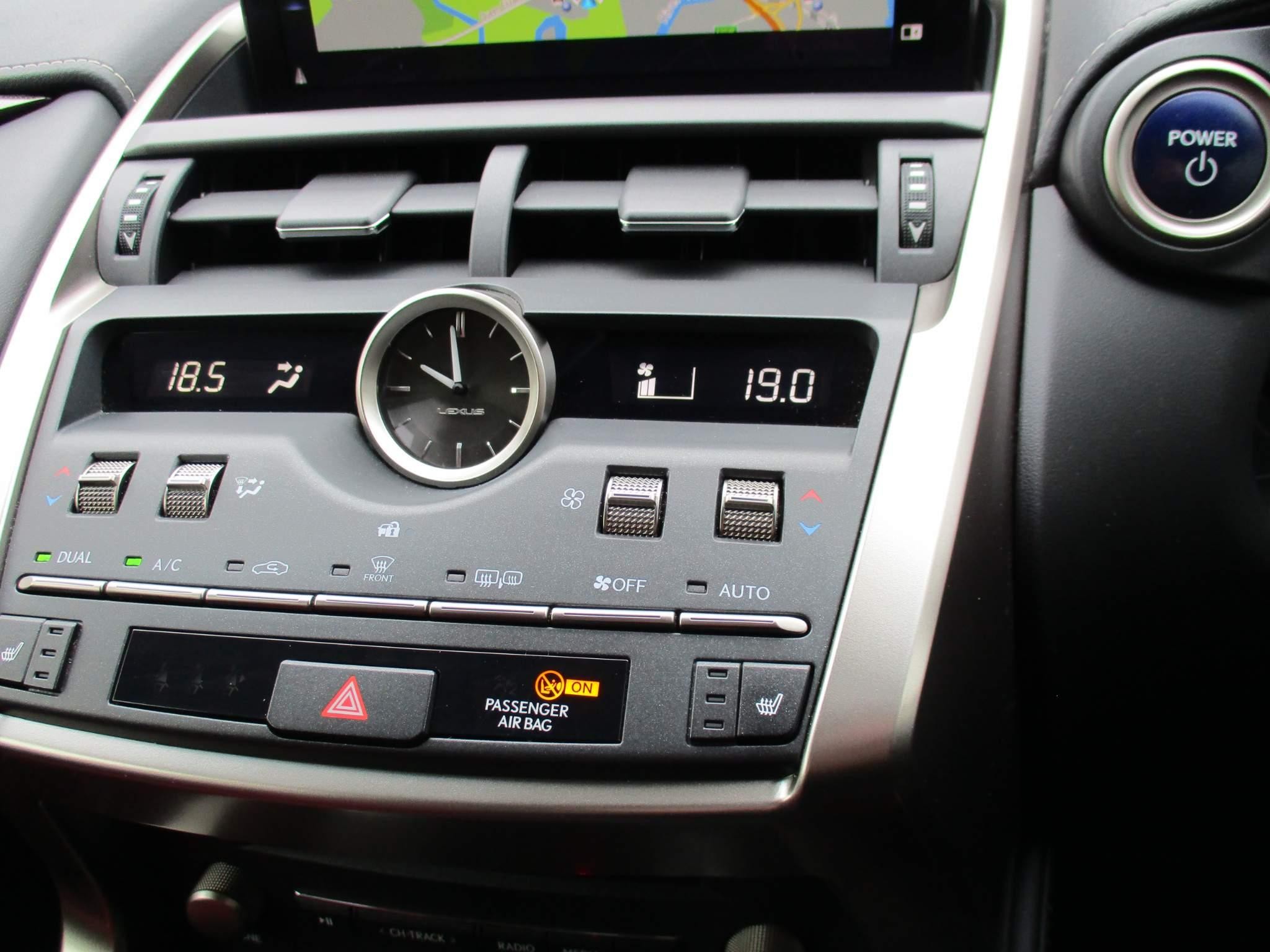 Lexus NX 2.5 300h Luxury SUV 5dr Petrol Hybrid E-CVT 4WD Euro 6 (s/s) (197 ps) (NU18OBM) image 26